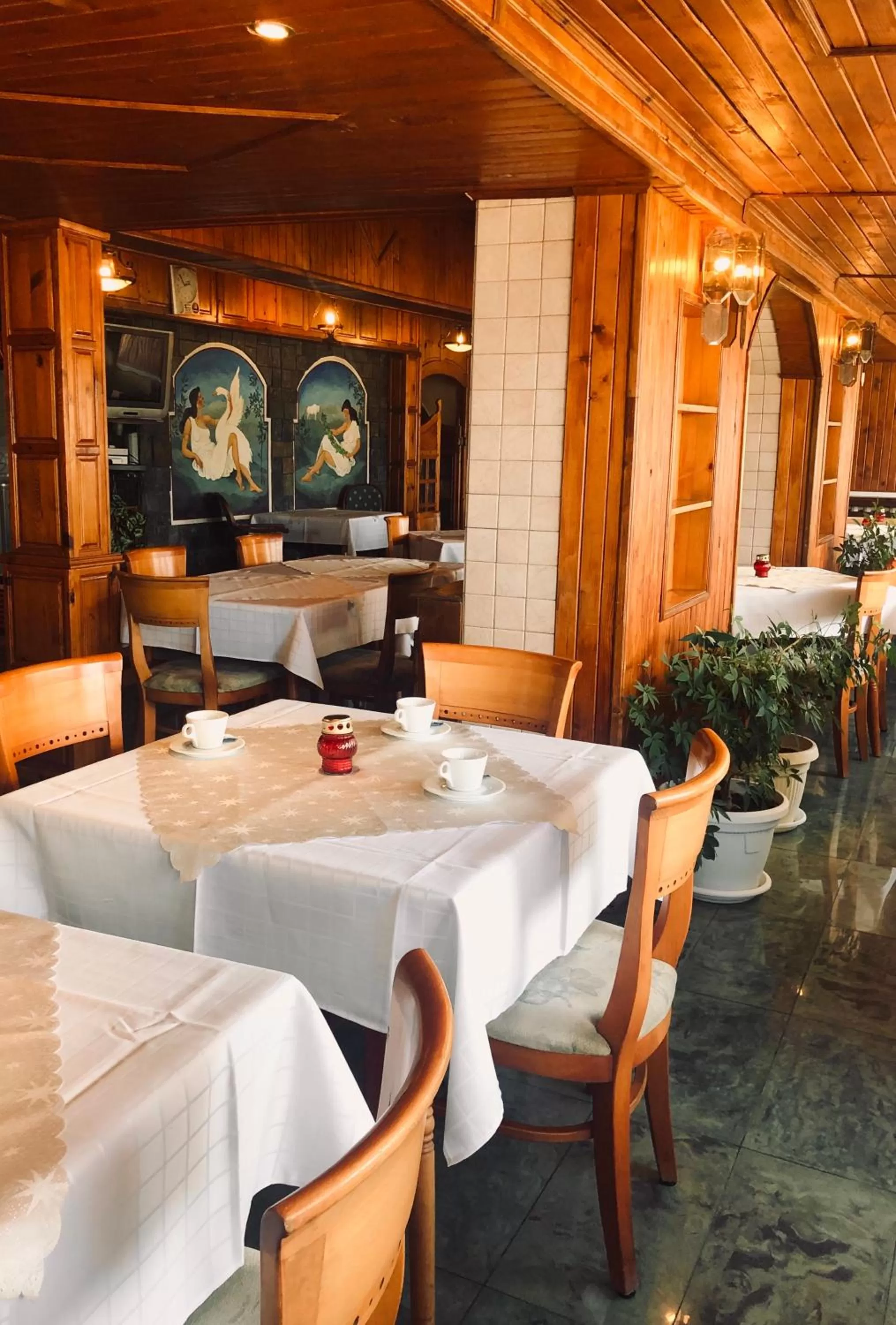 Restaurant/places to eat in Elena Hotel