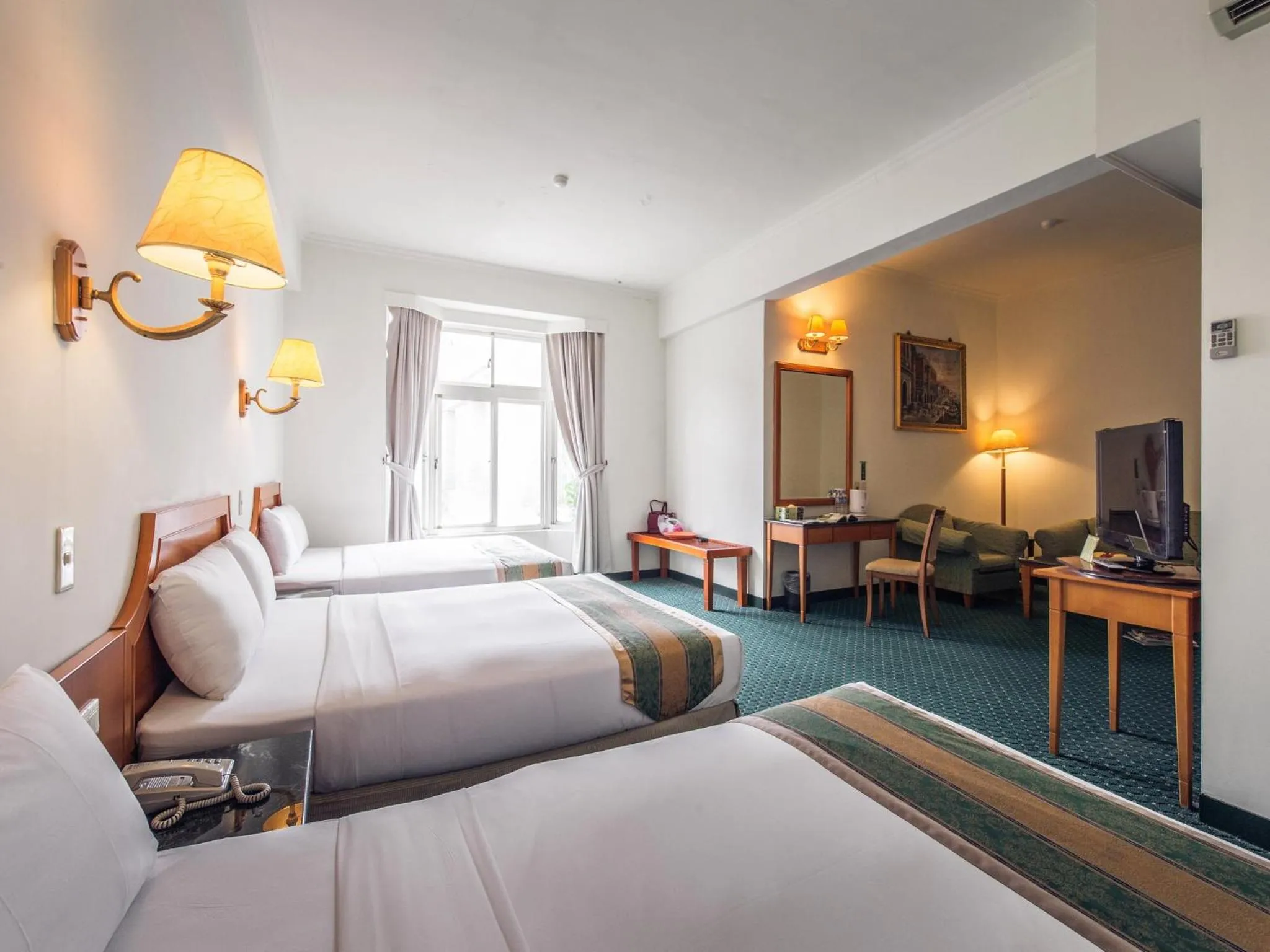 Photo of the whole room, Bed in Travel Road Motel