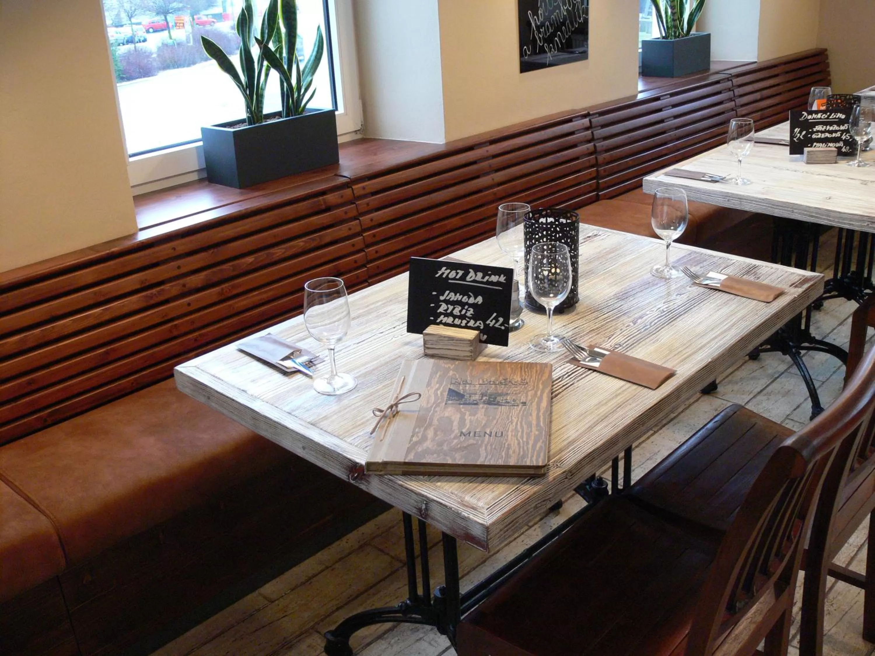 Restaurant/Places to Eat in Hotel Na Baste