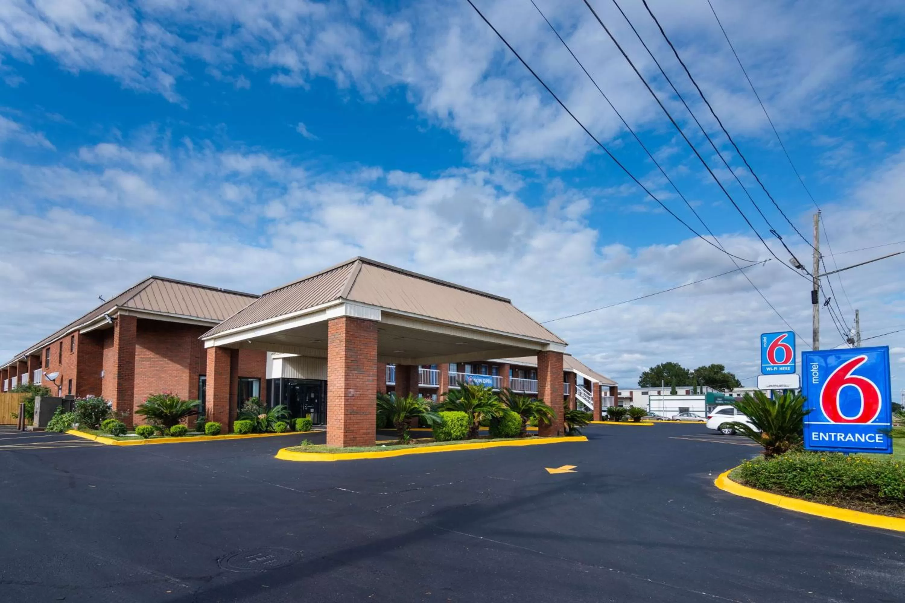 Property building in Motel 6-Montgomery, AL - Coliseum