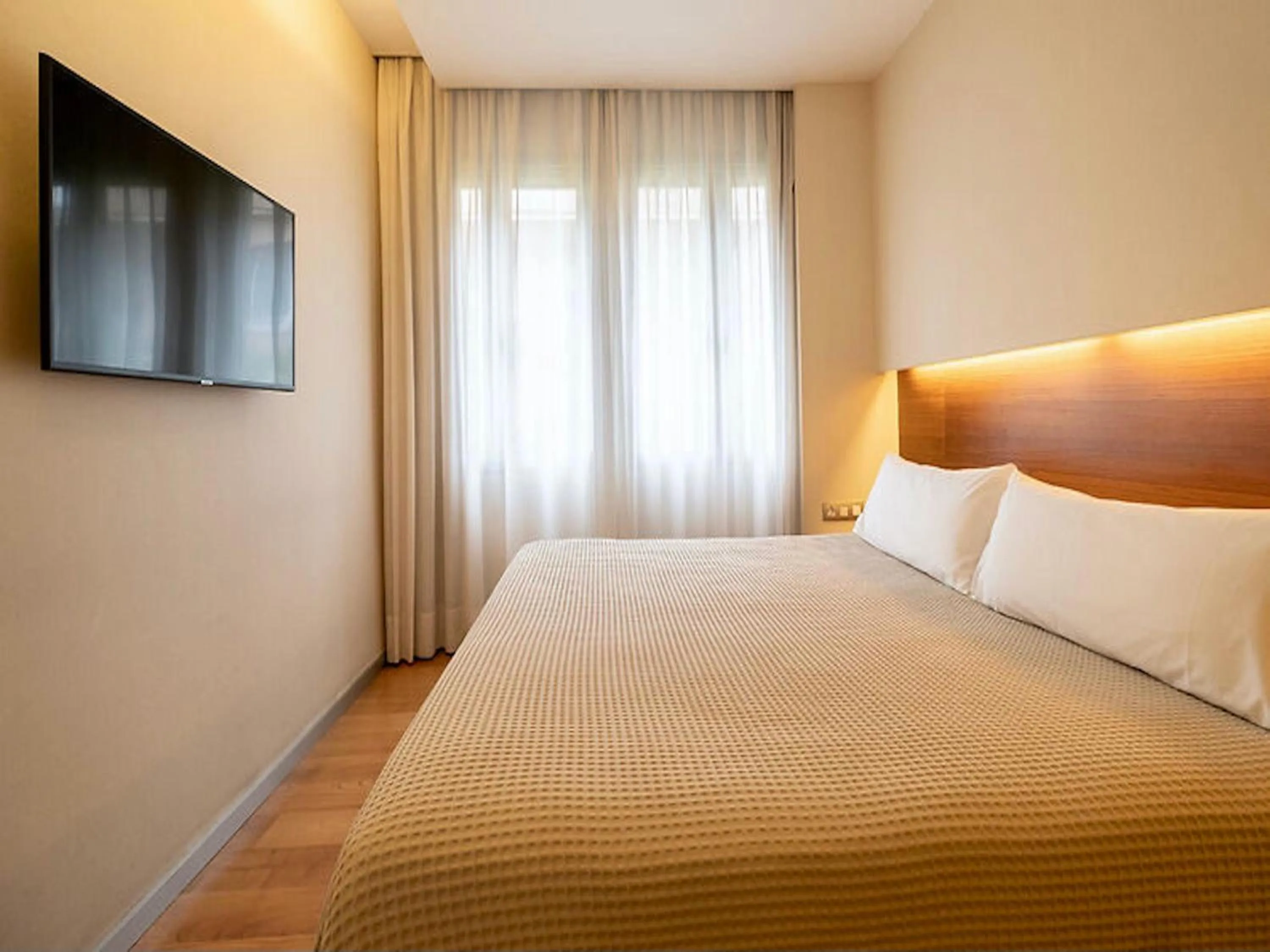 Bed in Hotel Turin Barcelona