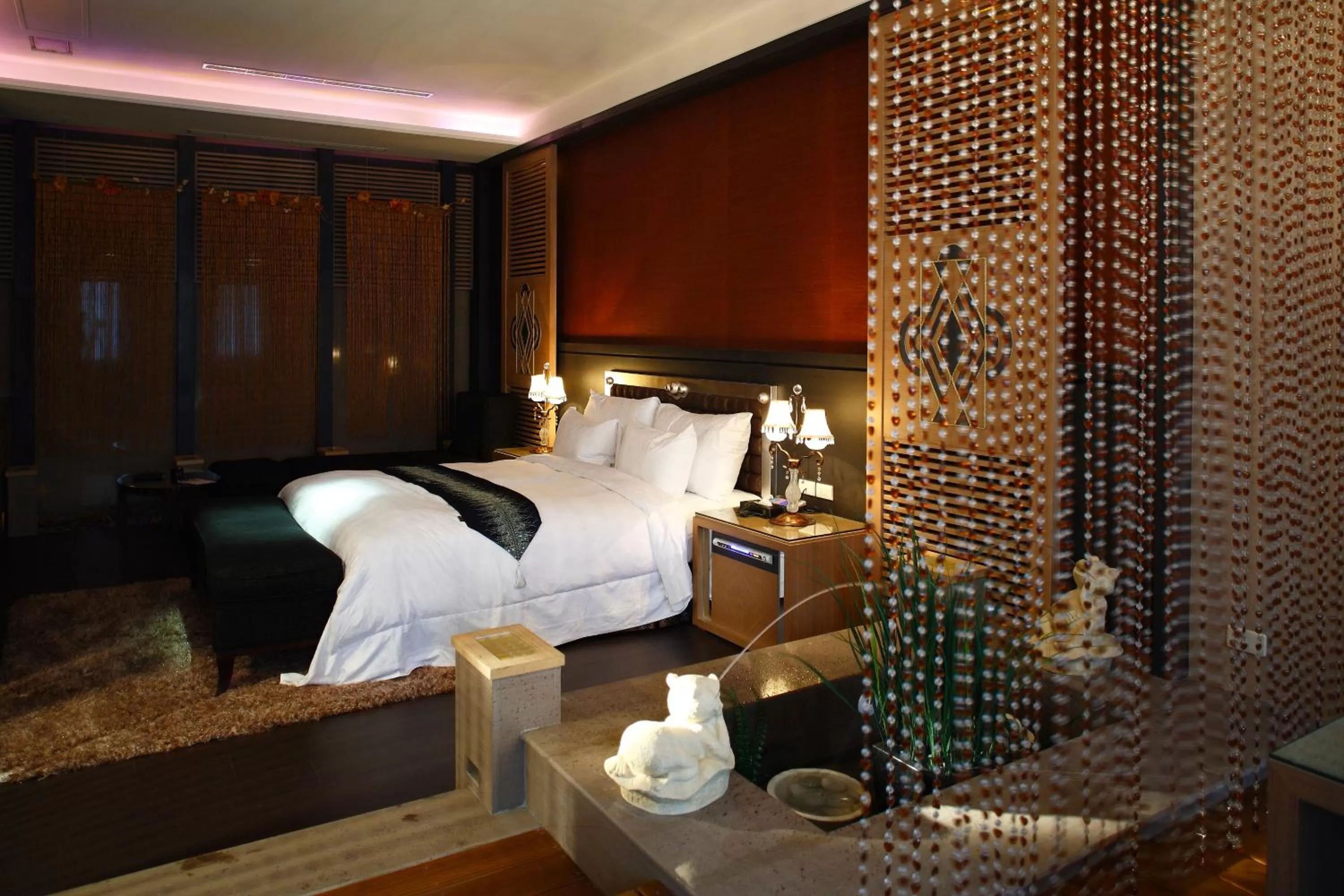 Photo of the whole room in Dryad Motel