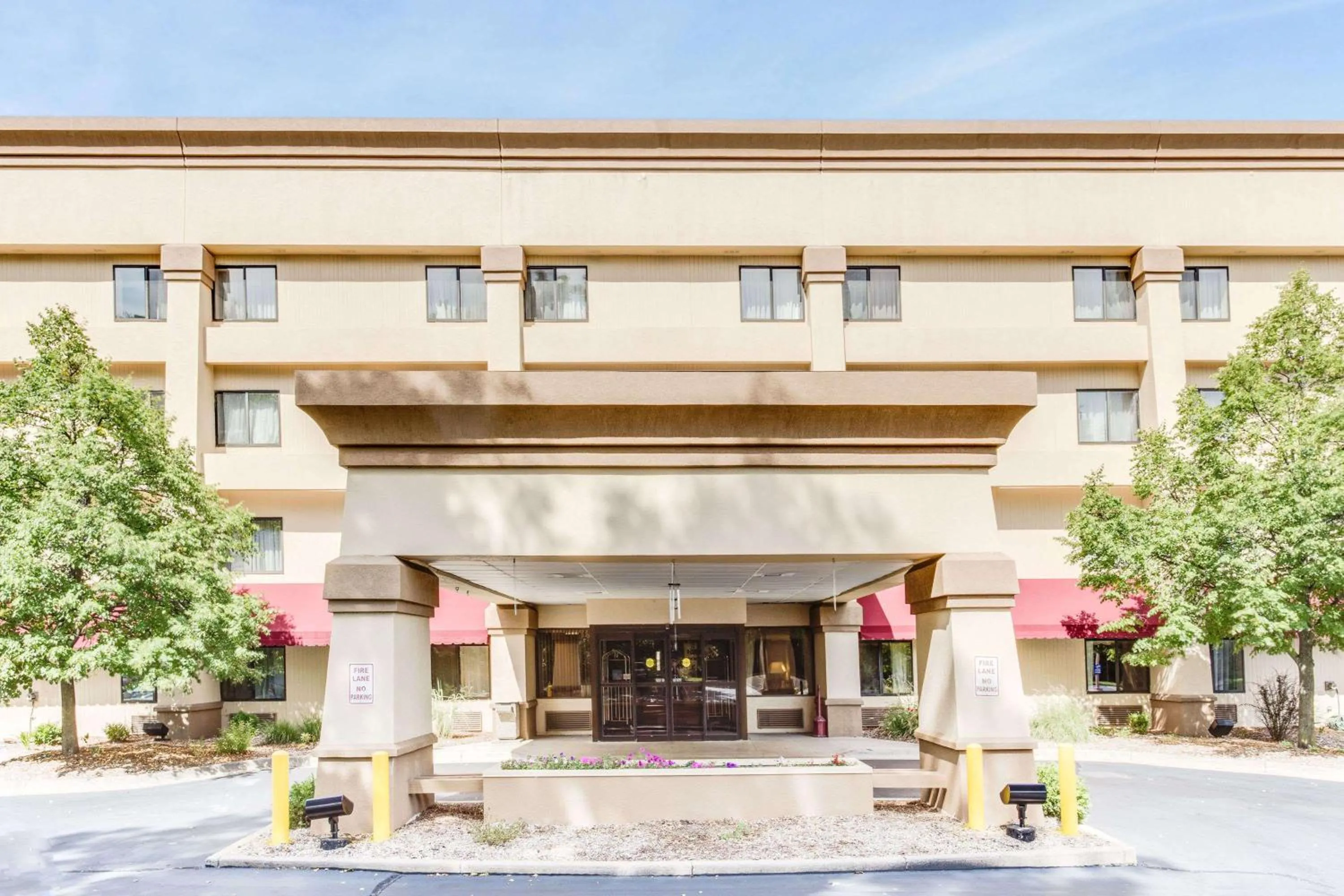 Property building in Baymont by Wyndham Kalamazoo West