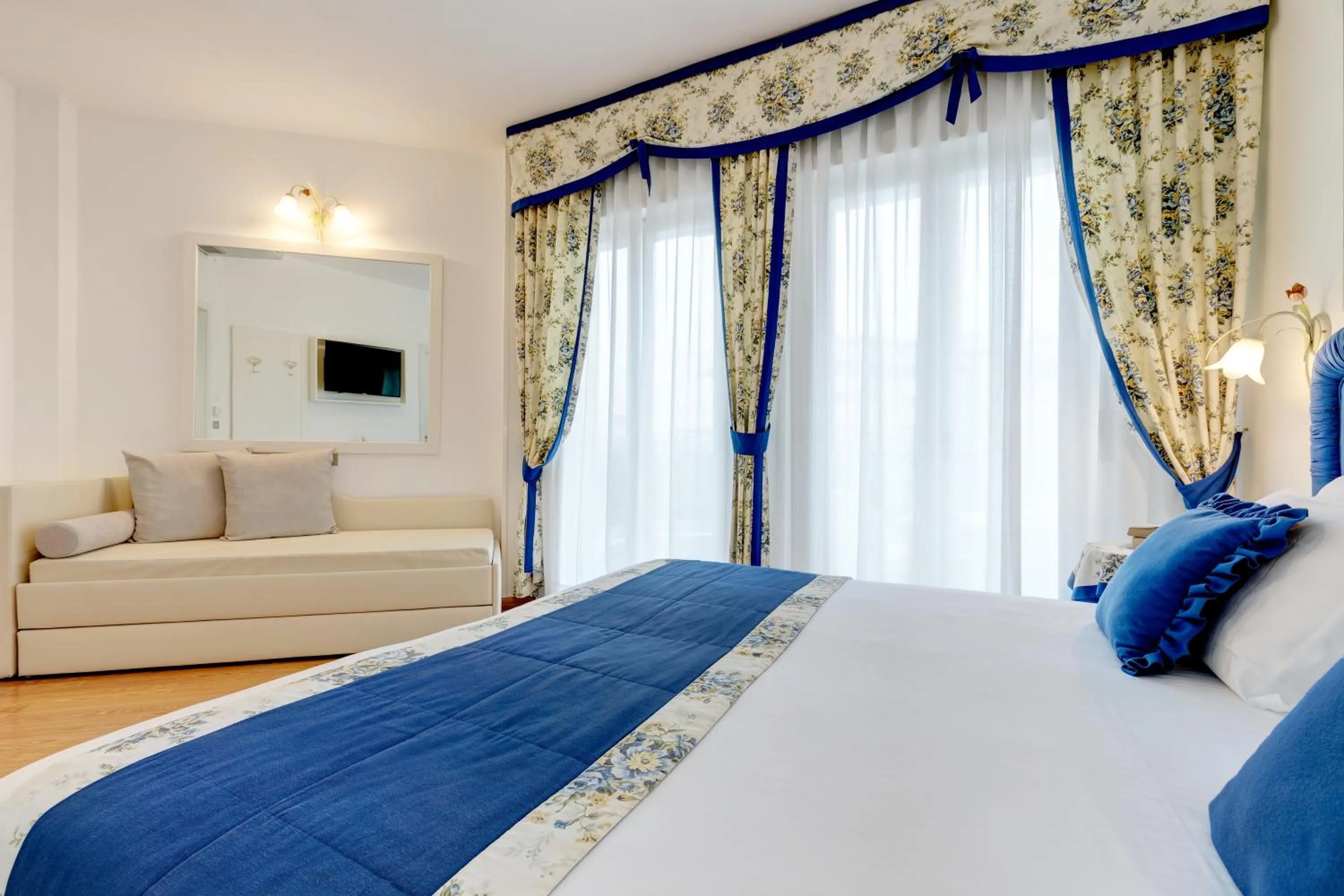 Bedroom, Bed in Hotel Cavalieri Palace & Suites