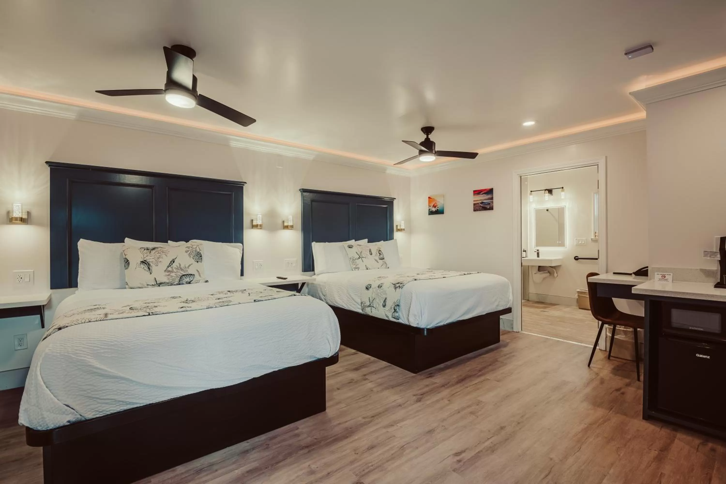 Bed in Blufftop Inn & Suites - Wharf/Restaurant District