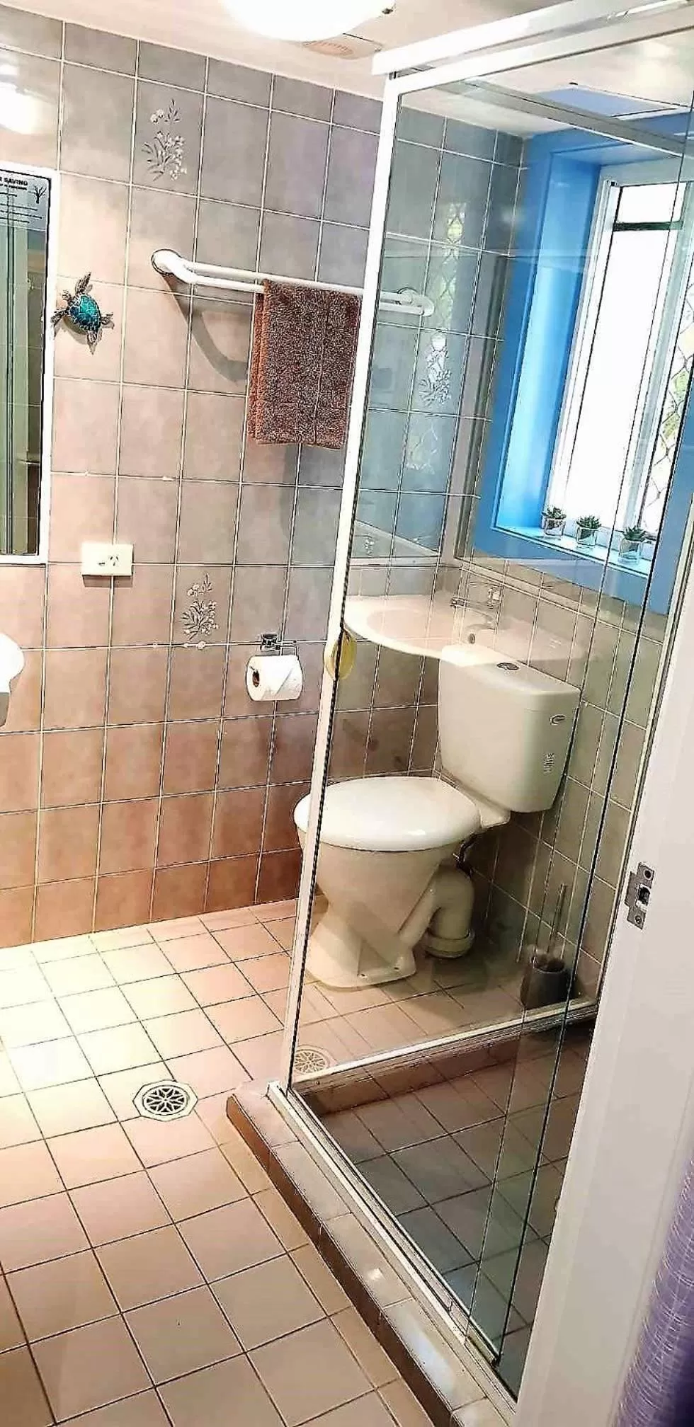 Bathroom in Limassol Motel