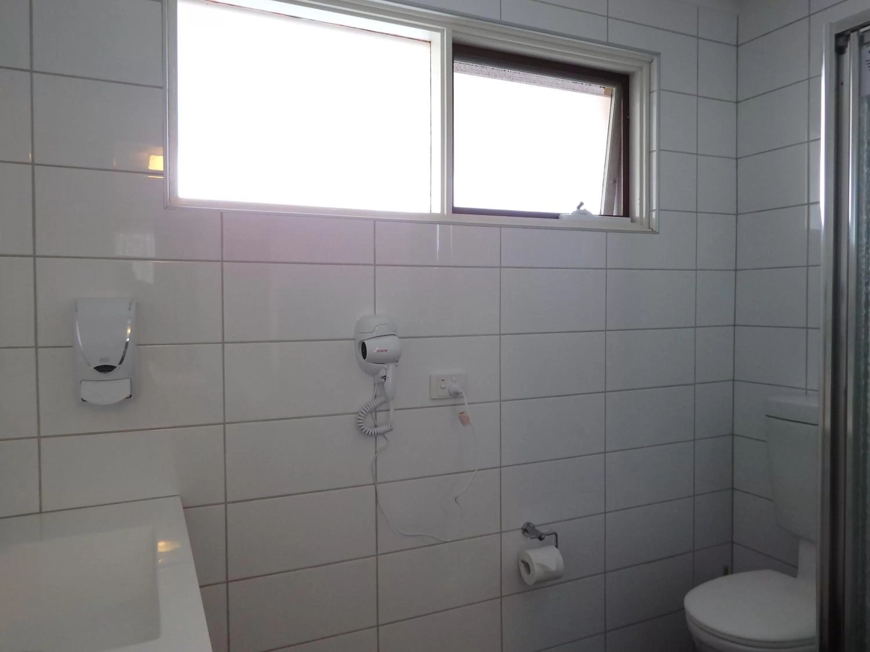 Bathroom in Frankston Motel