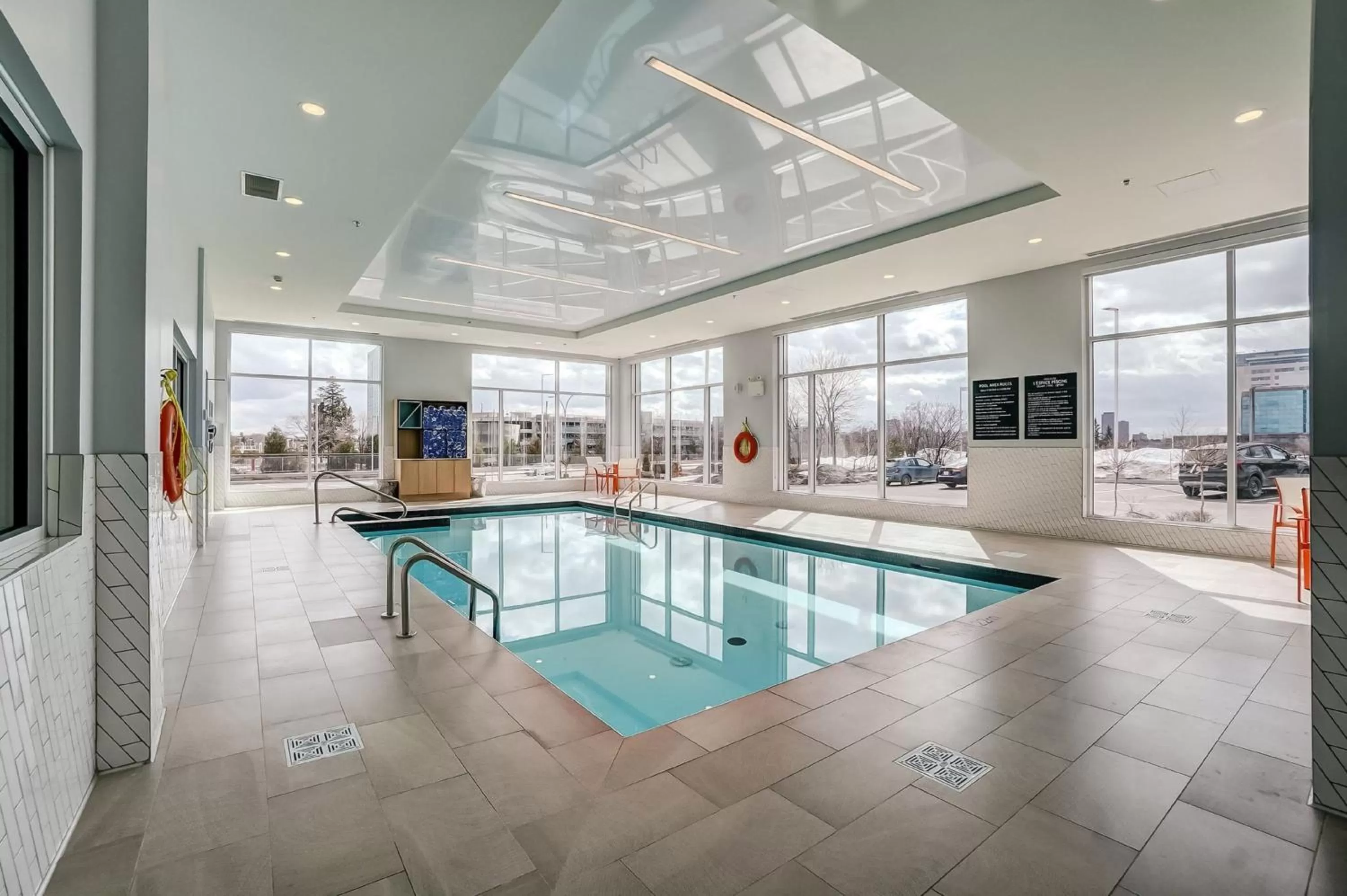 Swimming pool in Holiday Inn Gatineau - Ottawa by IHG