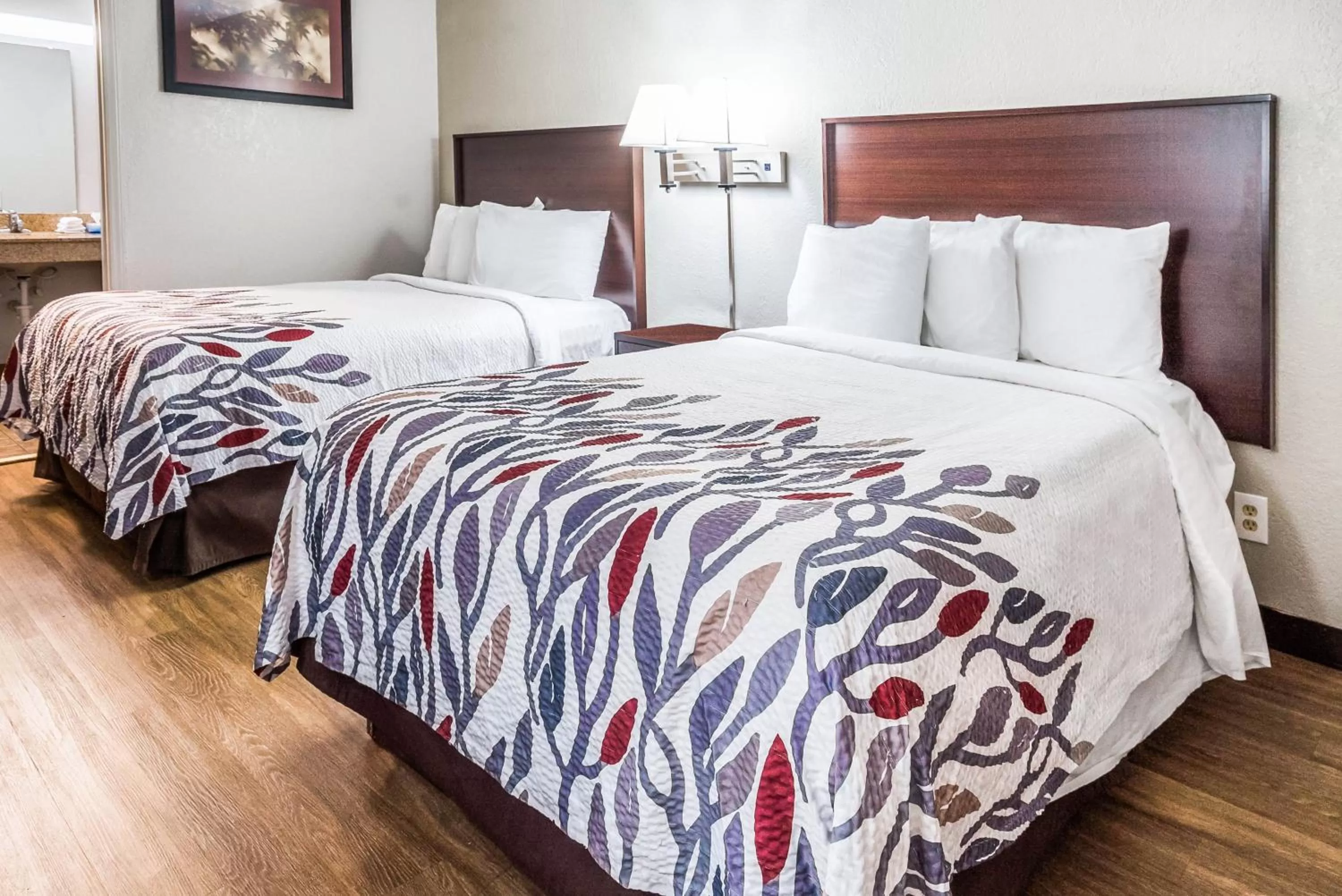 Photo of the whole room, Bed in Red Roof Inn Spartanburg - I-26