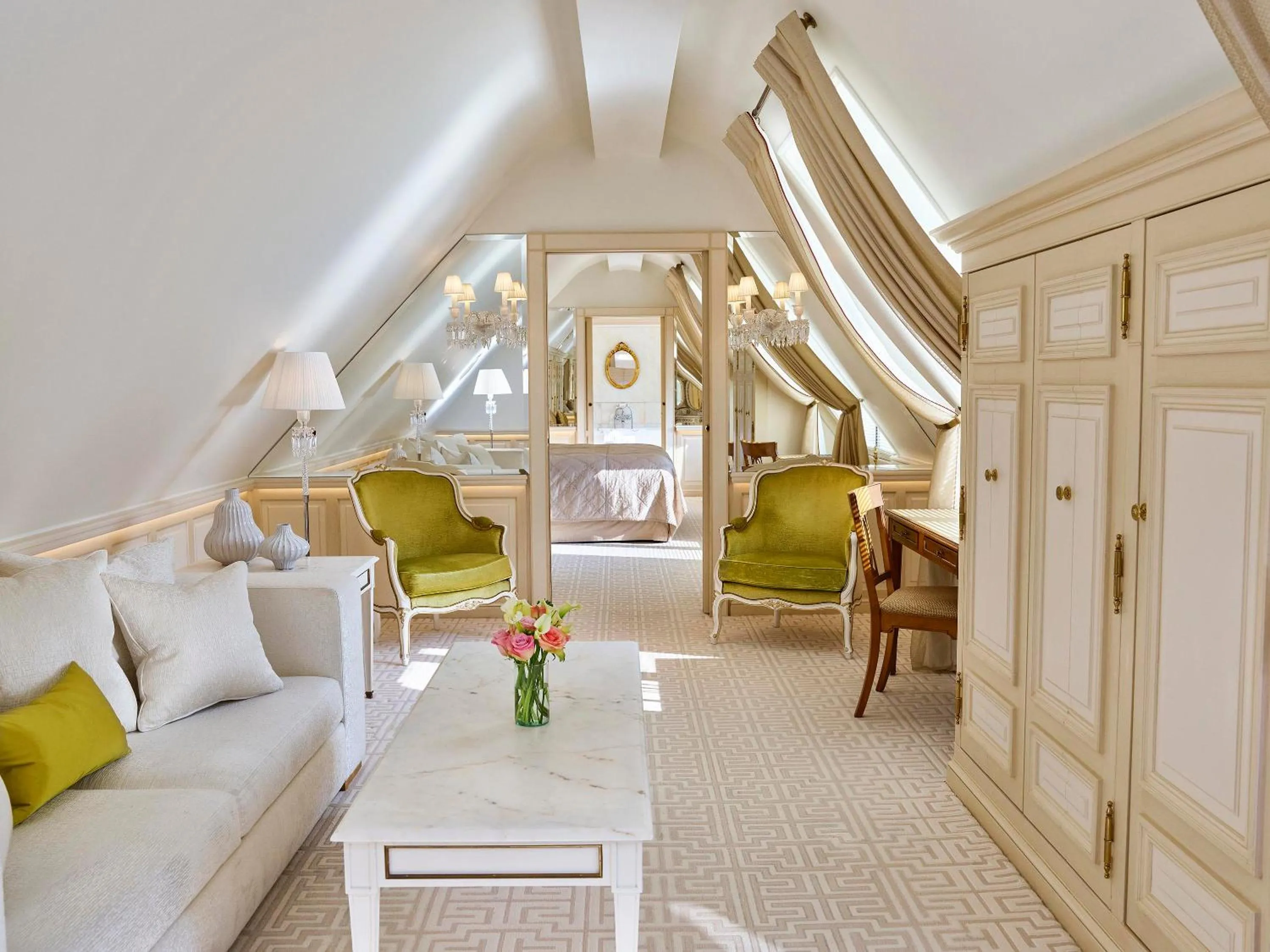 Living room in Le Meurice – Dorchester Collection
