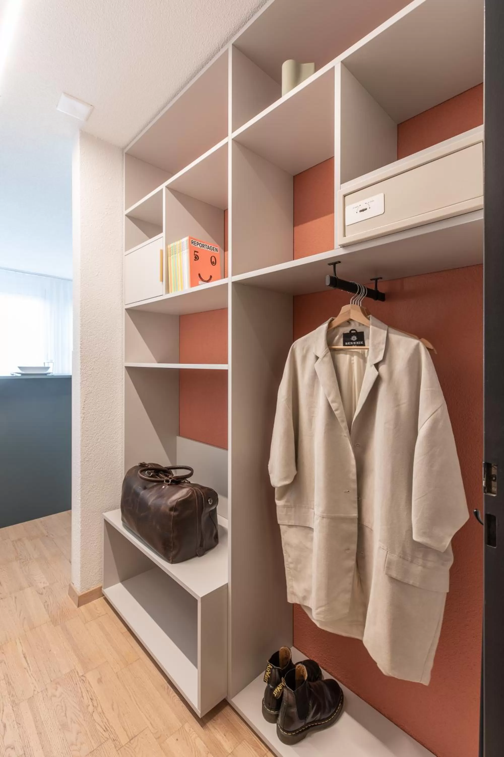 wardrobe in Alpenblick Bern - kind of a hotel