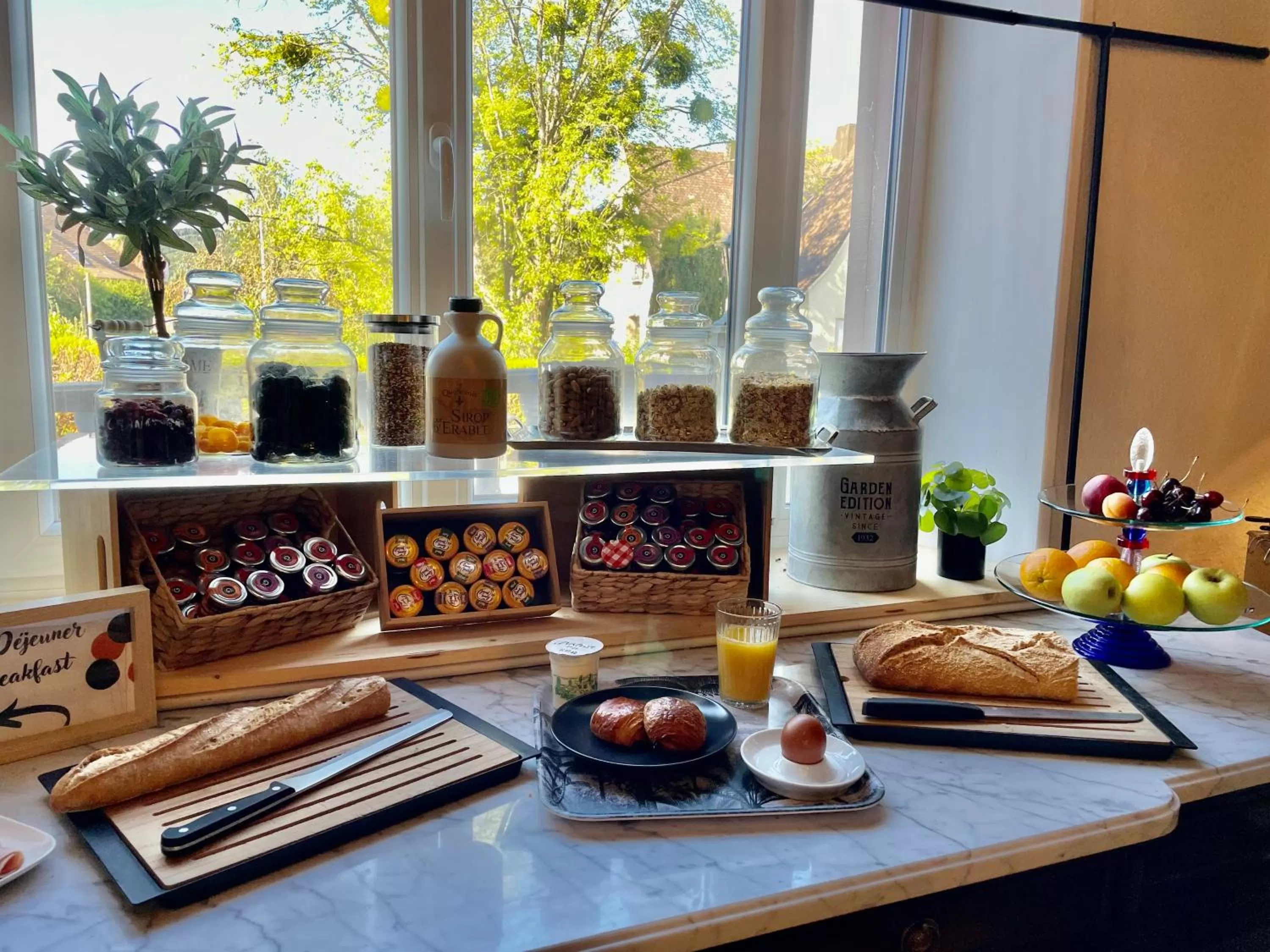 Buffet breakfast in LA VILLA Hôtel-Restaurant