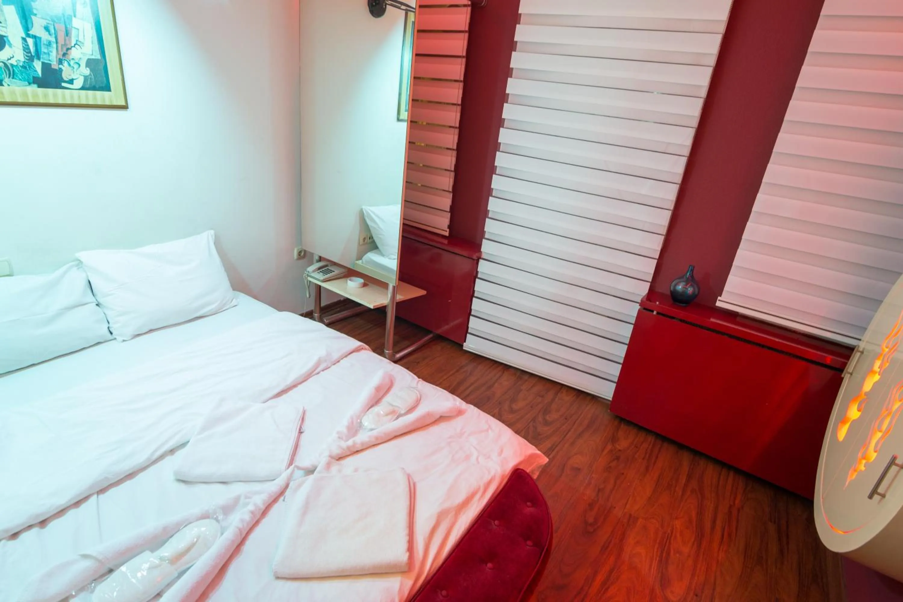 Photo of the whole room, Bed in Element Suites