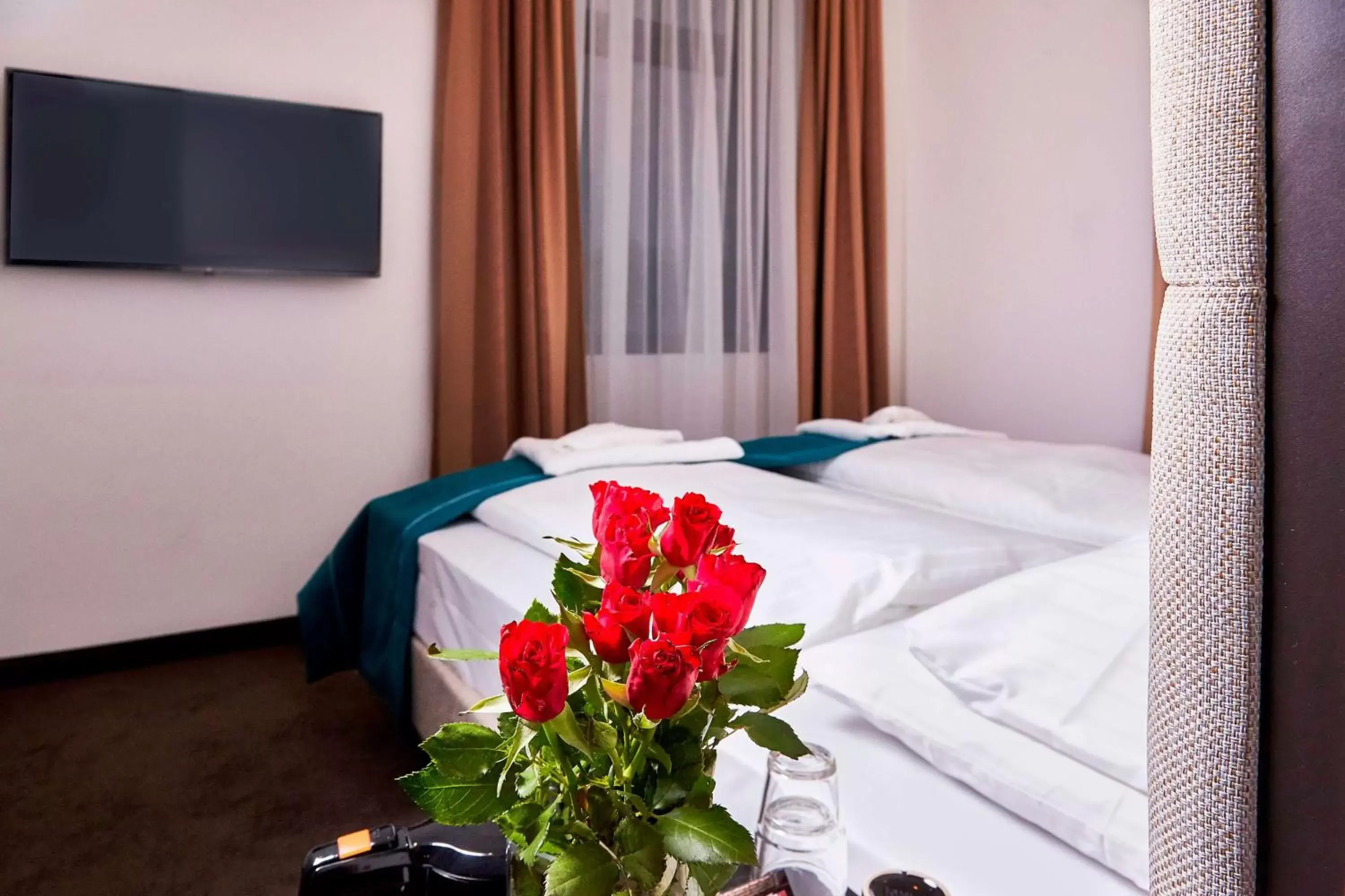 Standard King Room in The Monument Hotel - BW Signature Collection Standard King Room in The Monument Hotel - BW Signature Collection