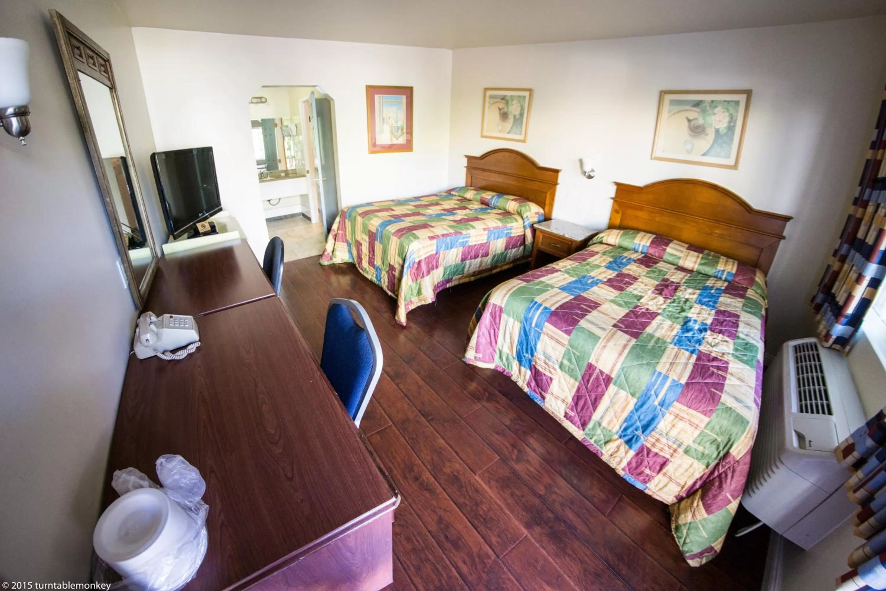 Bed in Hollywood La Brea Inn