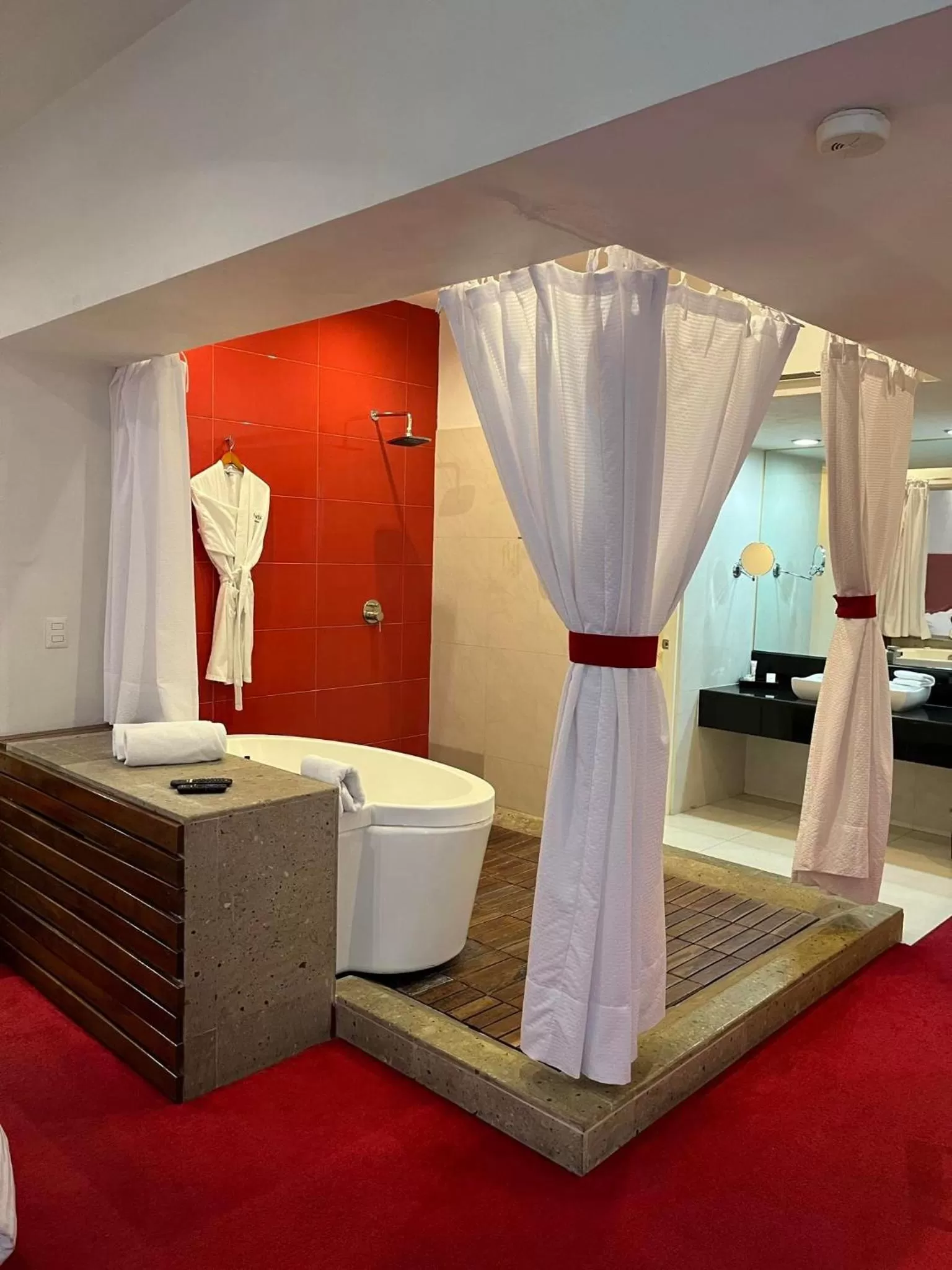 Shower in Zújmú Business Boutique Hotel