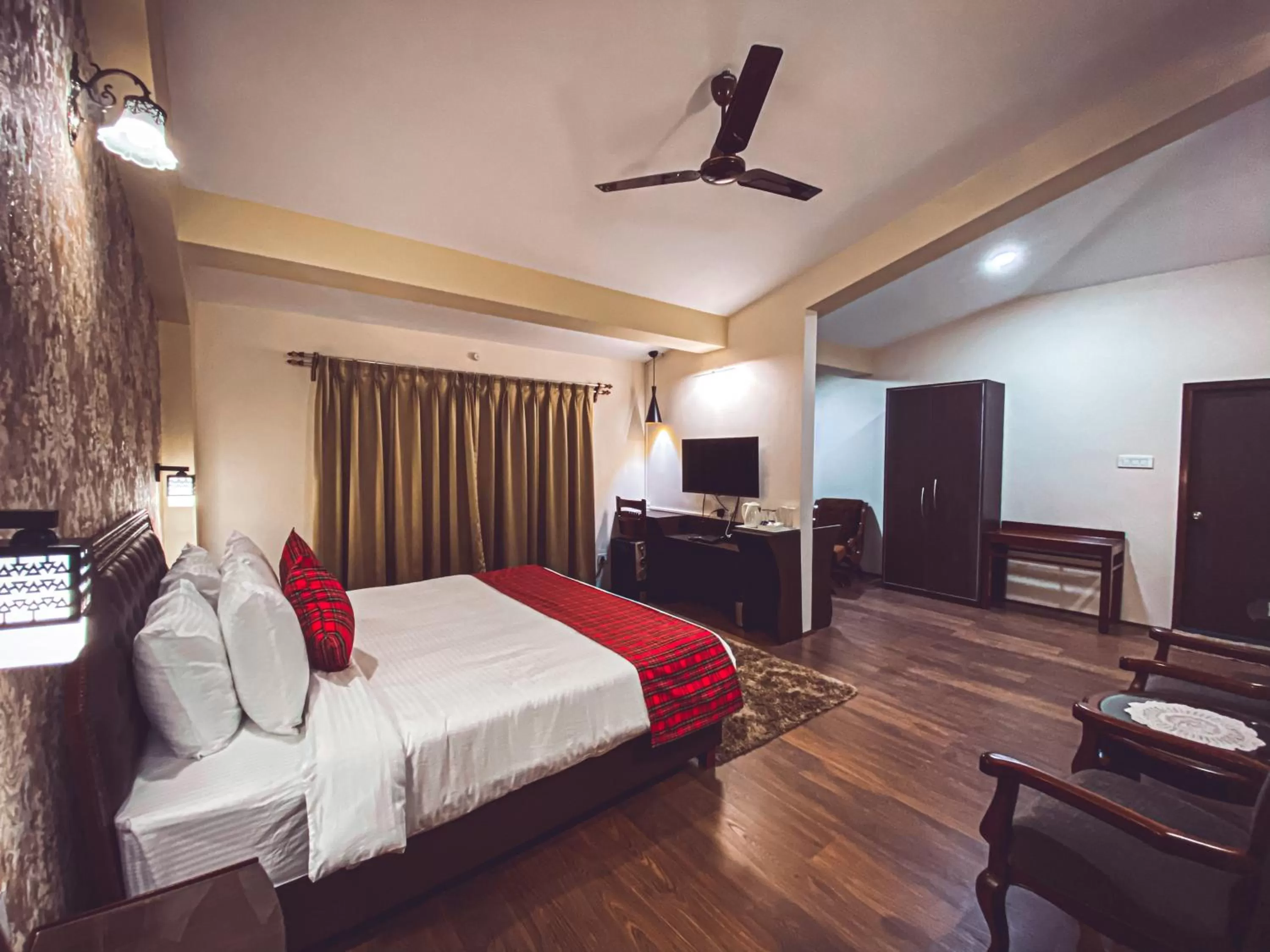 Photo of the whole room in Windermere Inn