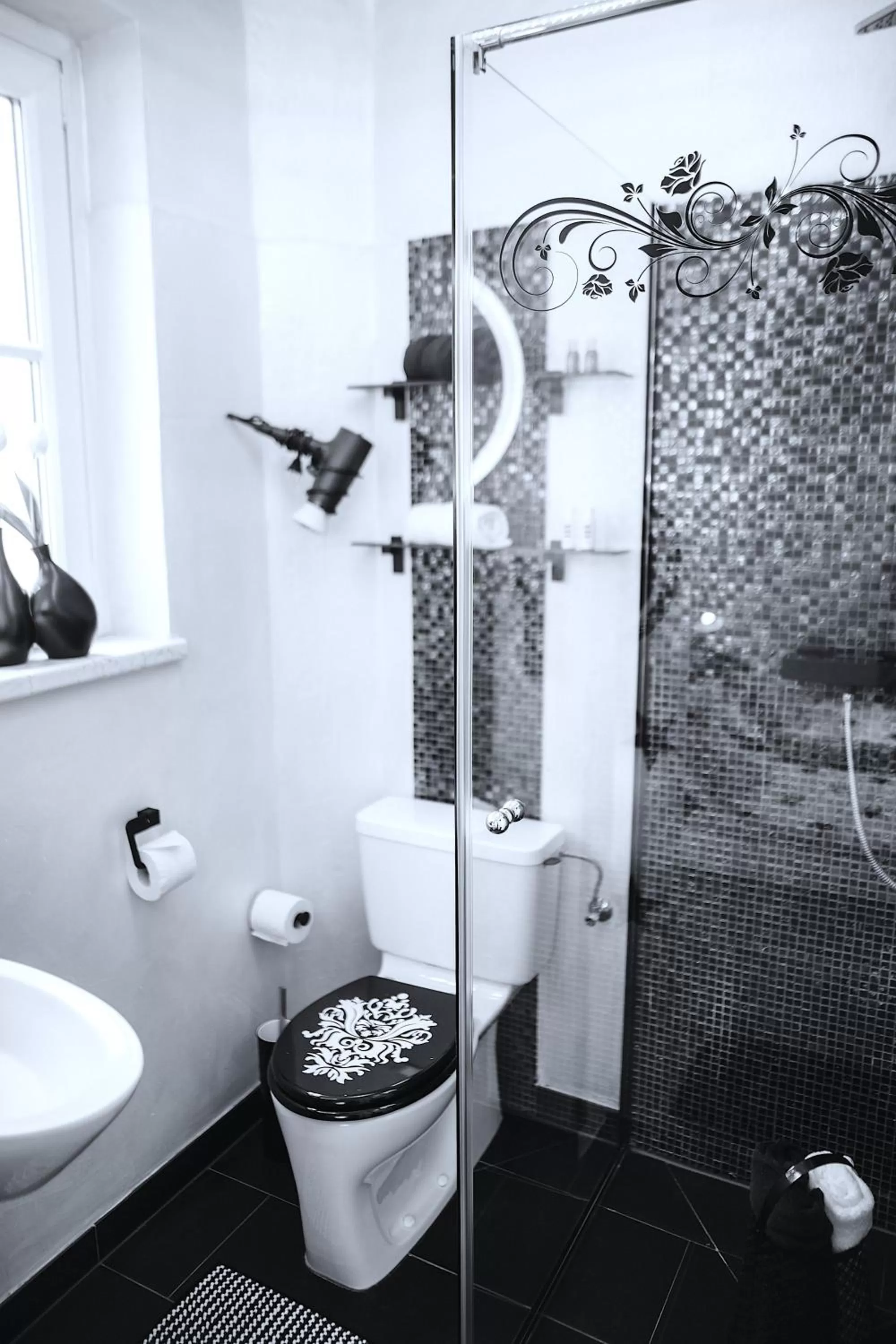 Shower, Bathroom in Das Hotel Stern 24h self-check-in