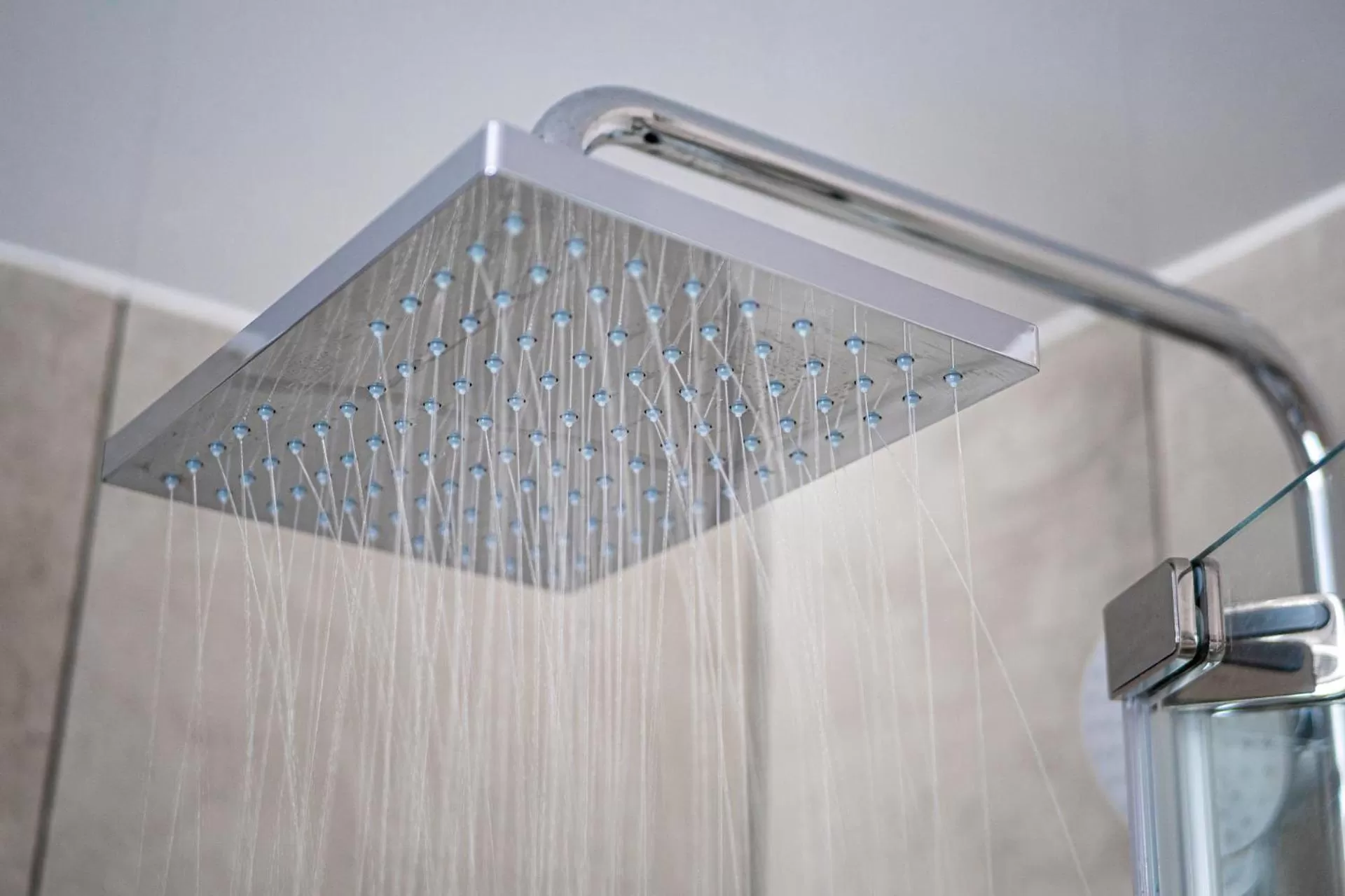 Shower in Maiden Oval