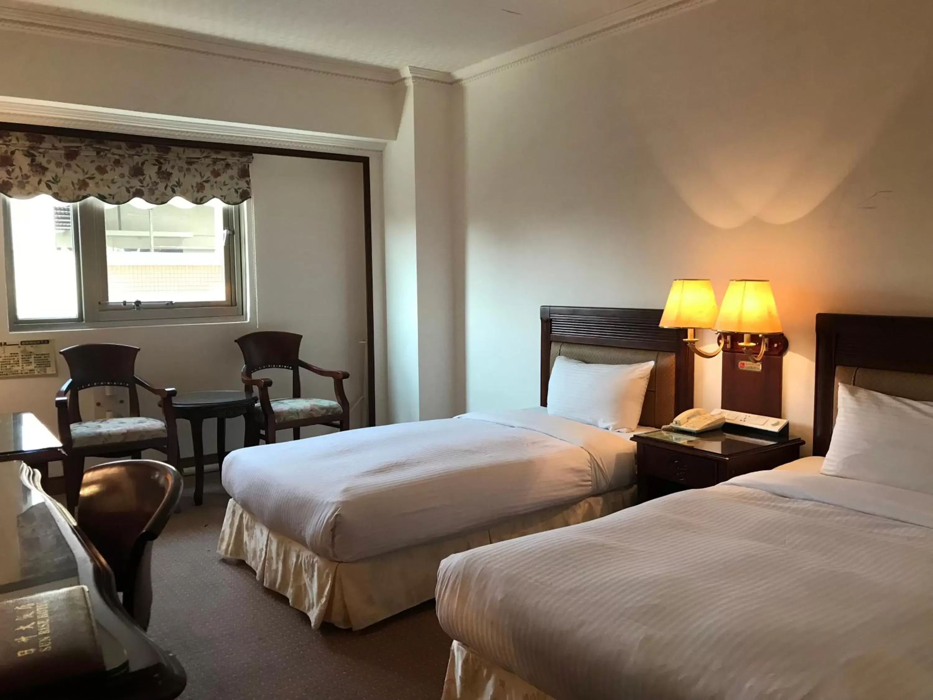 Twin Room with Bath in Sunrise Hotel Twin Room with Bath in Sunrise Hotel