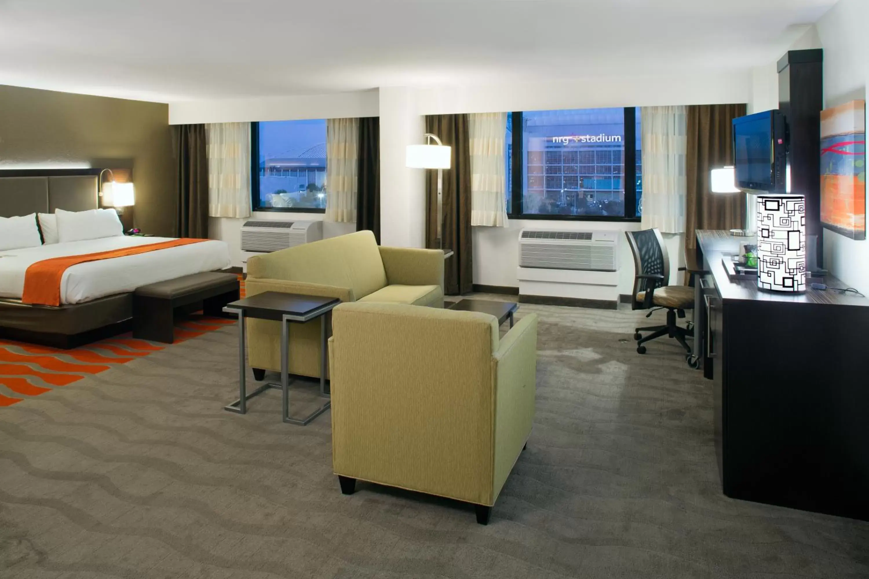 King Suite in Holiday Inn Houston S - NRG Area - Med Ctr by IHG King Suite in Holiday Inn Houston S - NRG Area - Med Ctr by IHG