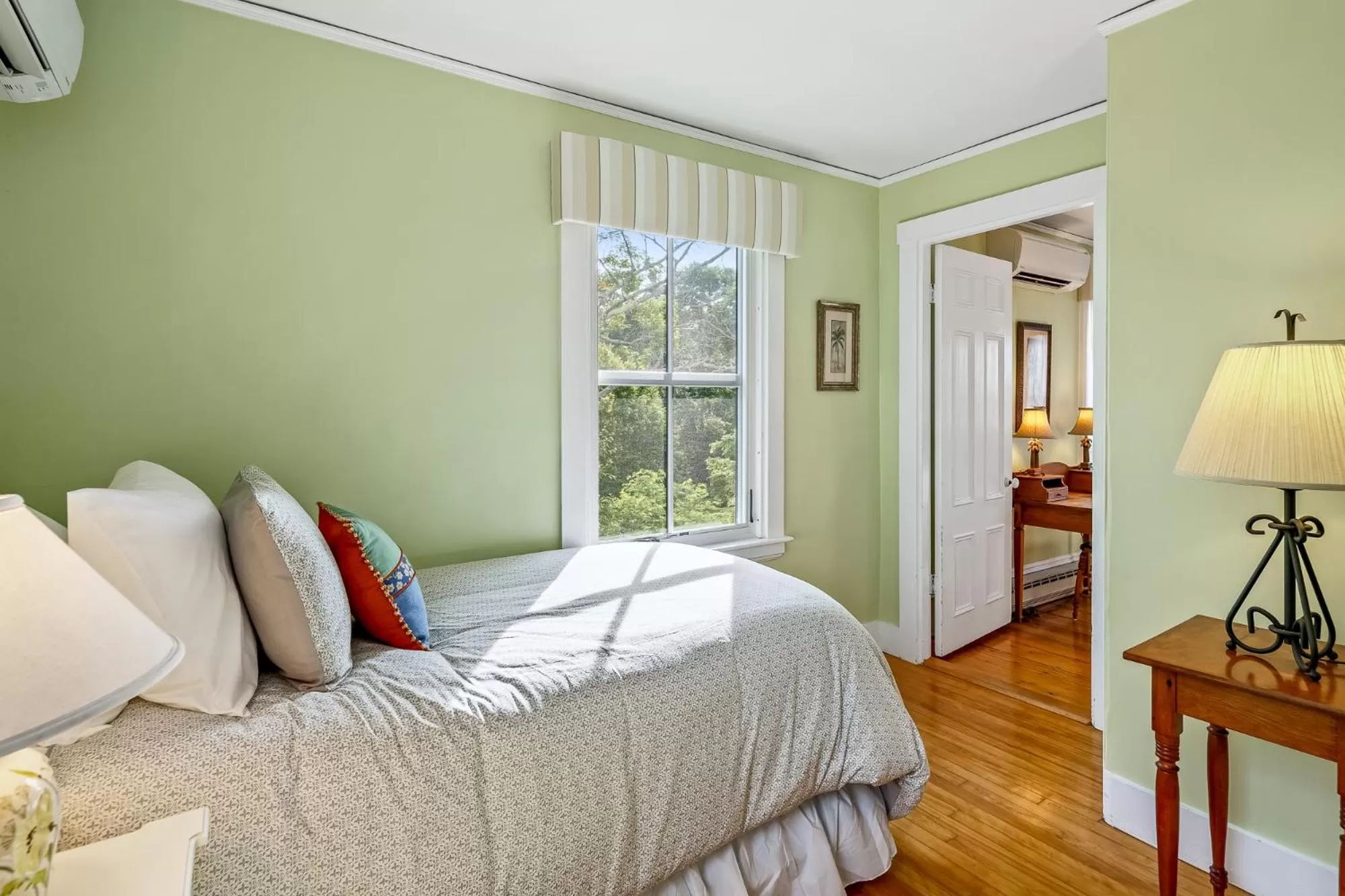 Bed in Abigail's Inn