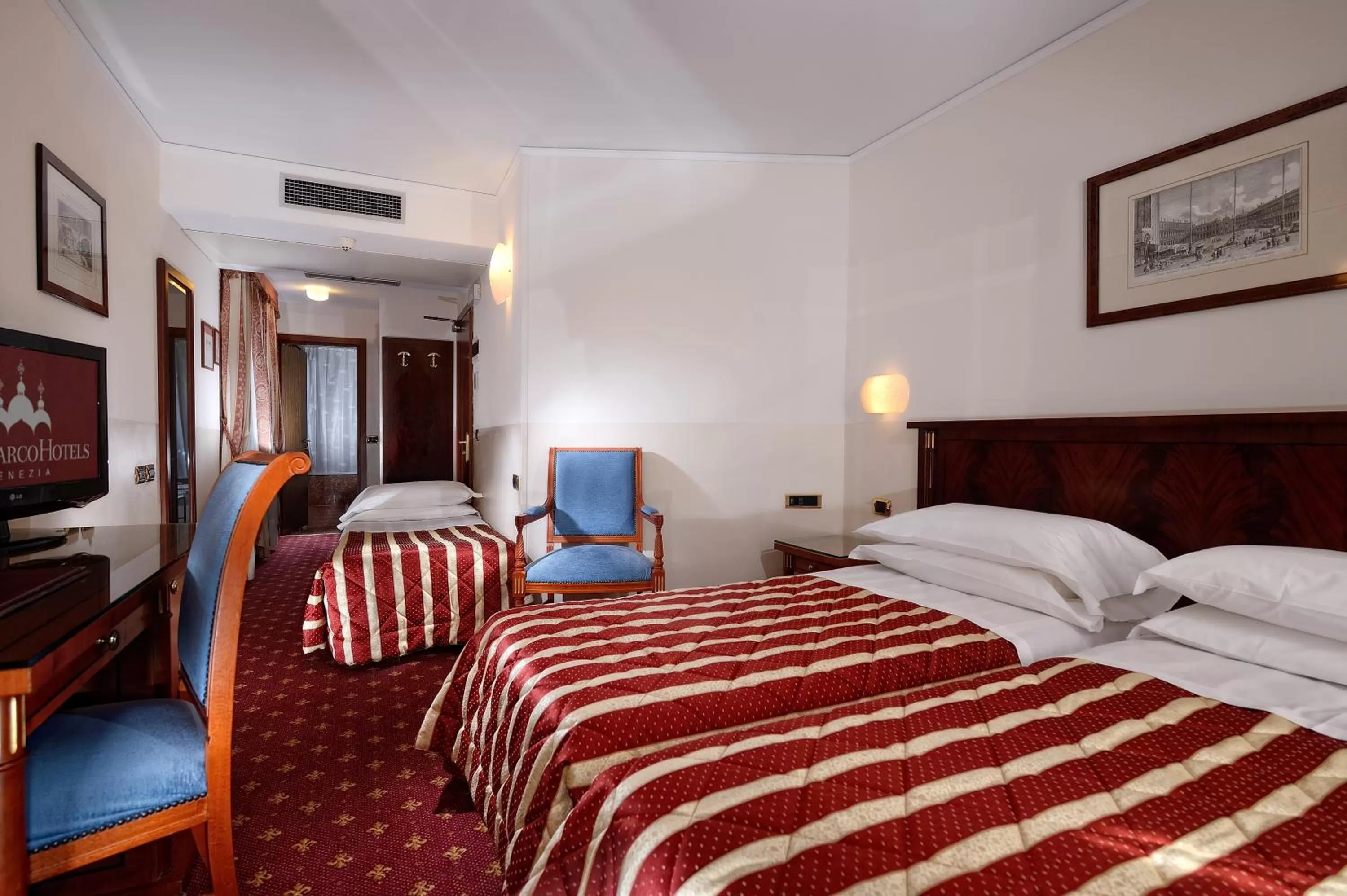 Photo of the whole room, Bed in Albergo Cavalletto & Doge Orseolo