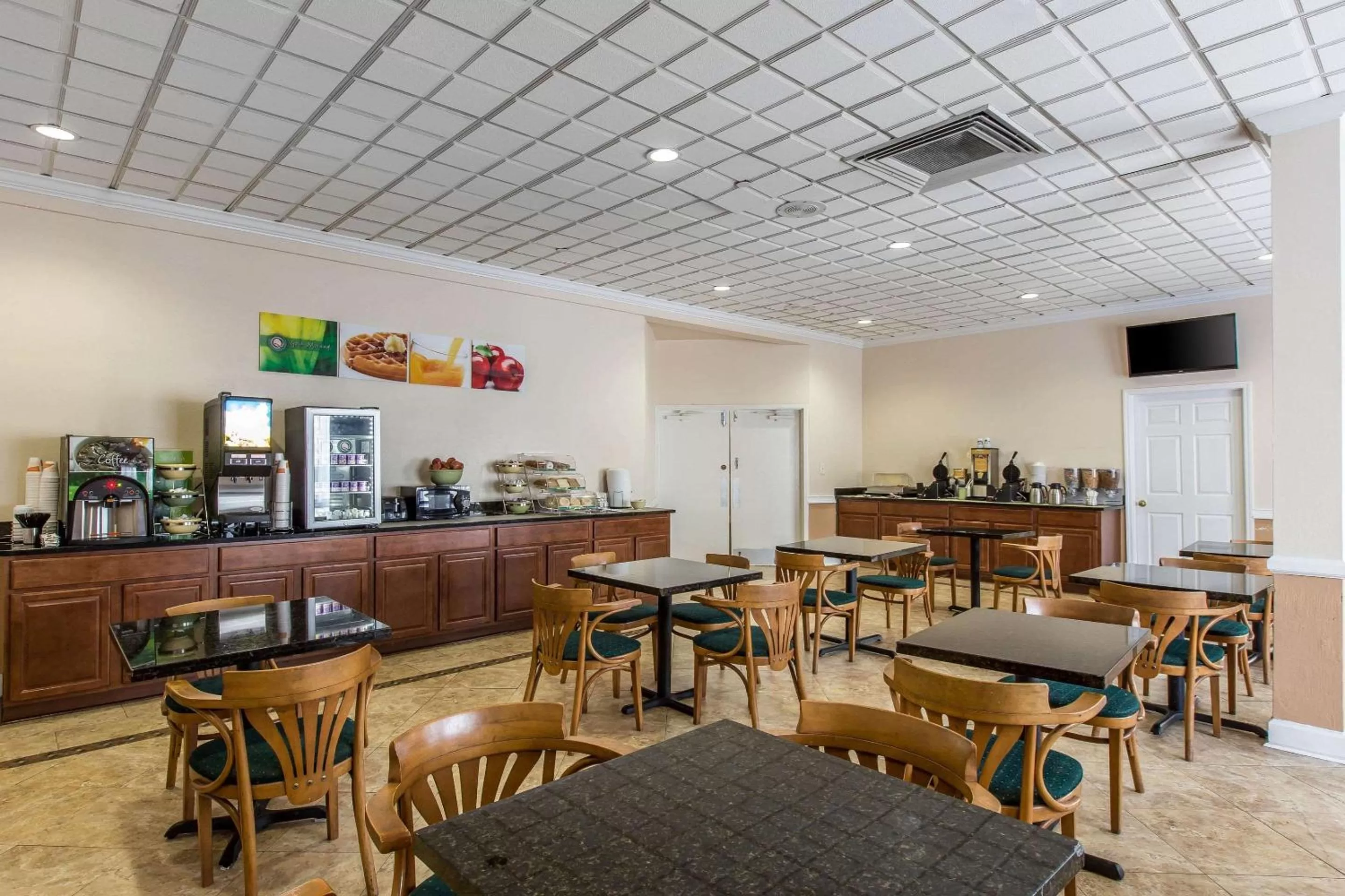 Restaurant/places to eat in Quality Inn Savannah Midtown