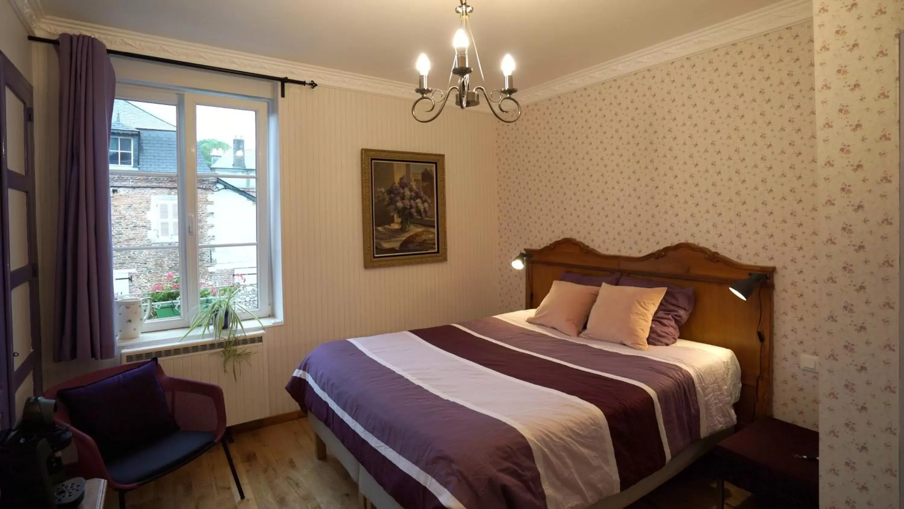 Budget Double Room in Au Chapitre Budget Double Room in Au Chapitre