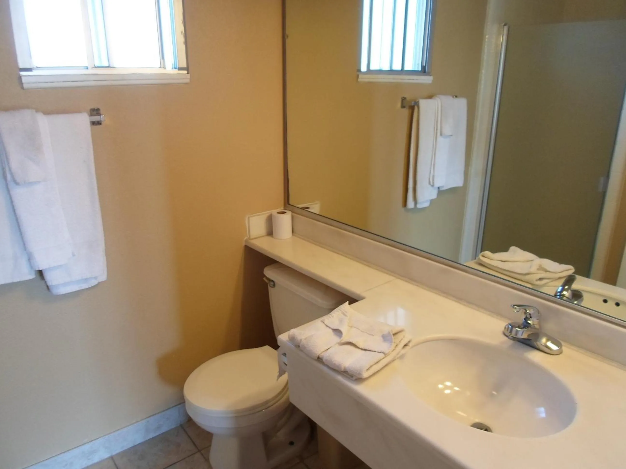 Bathroom in Heritage Inn - Milpitas