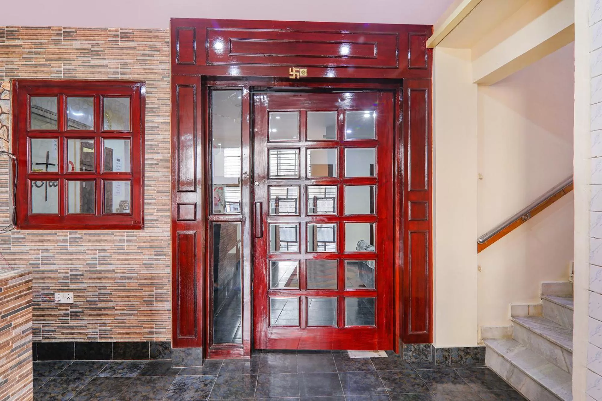 Facade/entrance in Hotel Presidency Inn