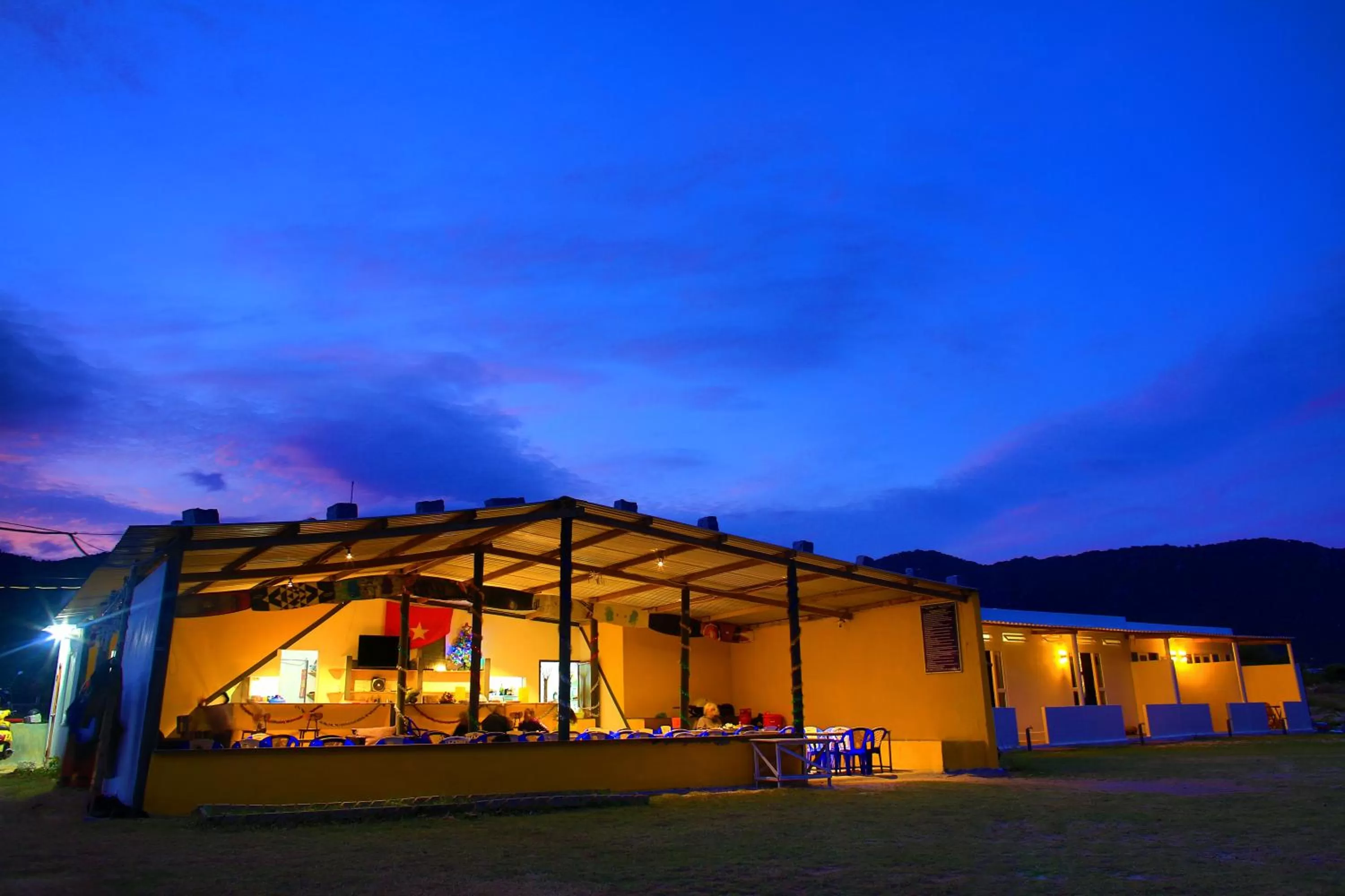 Restaurant/places to eat, Property Building in Phi Kite School