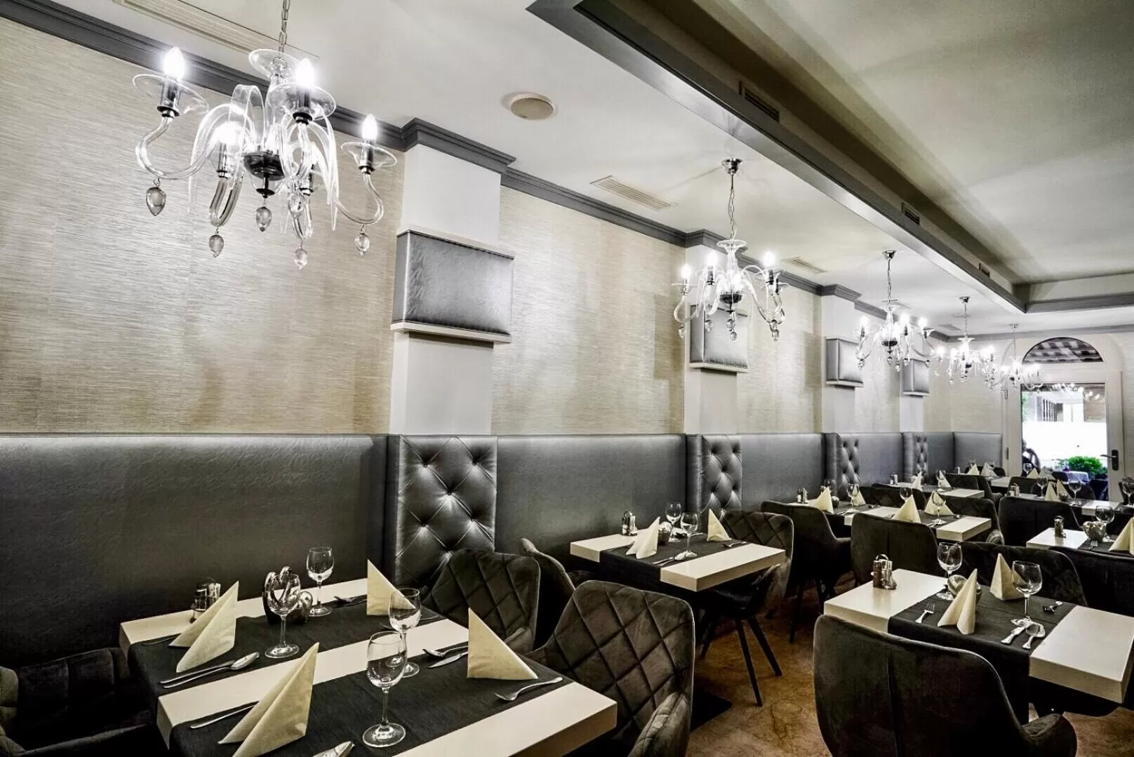 Restaurant/places to eat in Teátrum Boutique Hotel