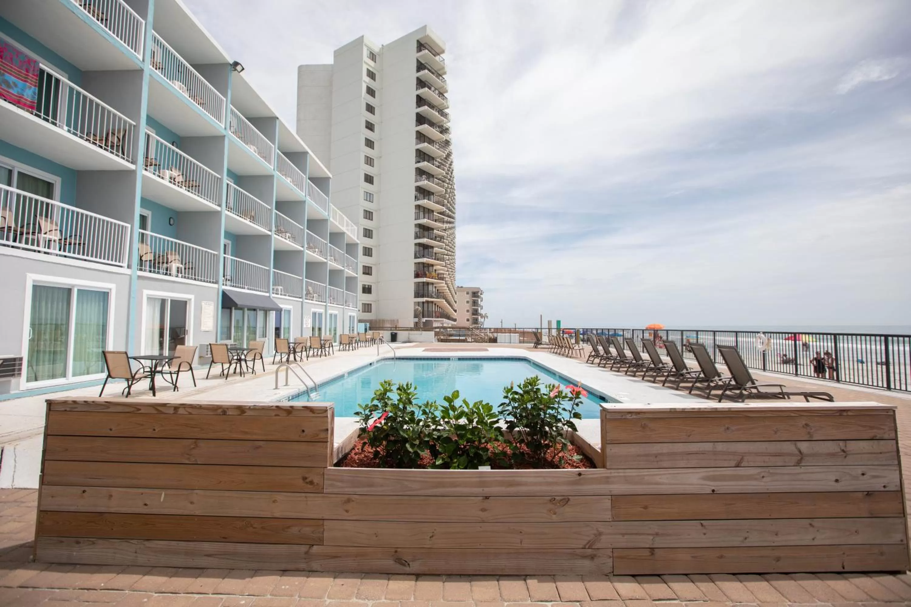 Swimming pool in Garden City Inn