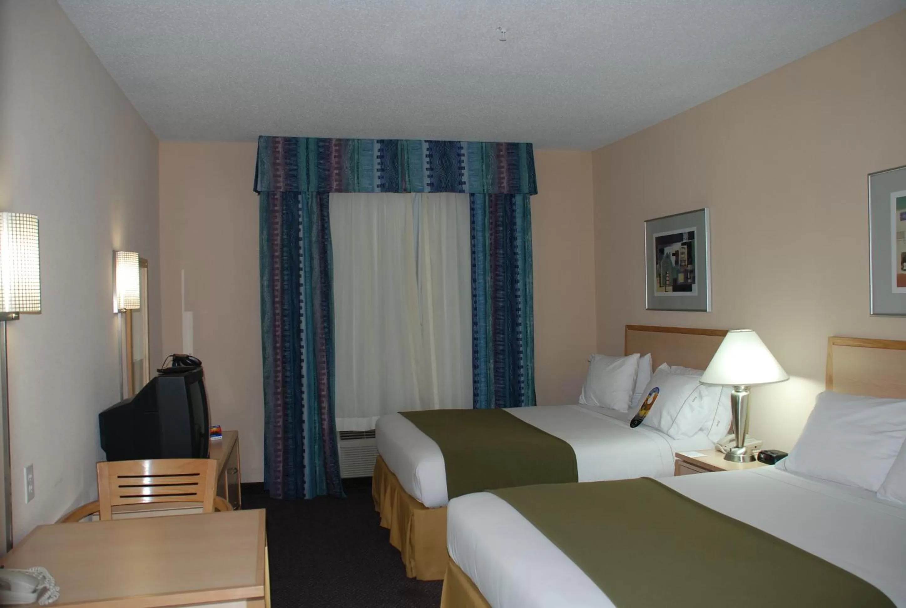 Photo of the whole room, Bed in Holiday Inn Express Hotel & Suites San Antonio - Rivercenter Area by IHG