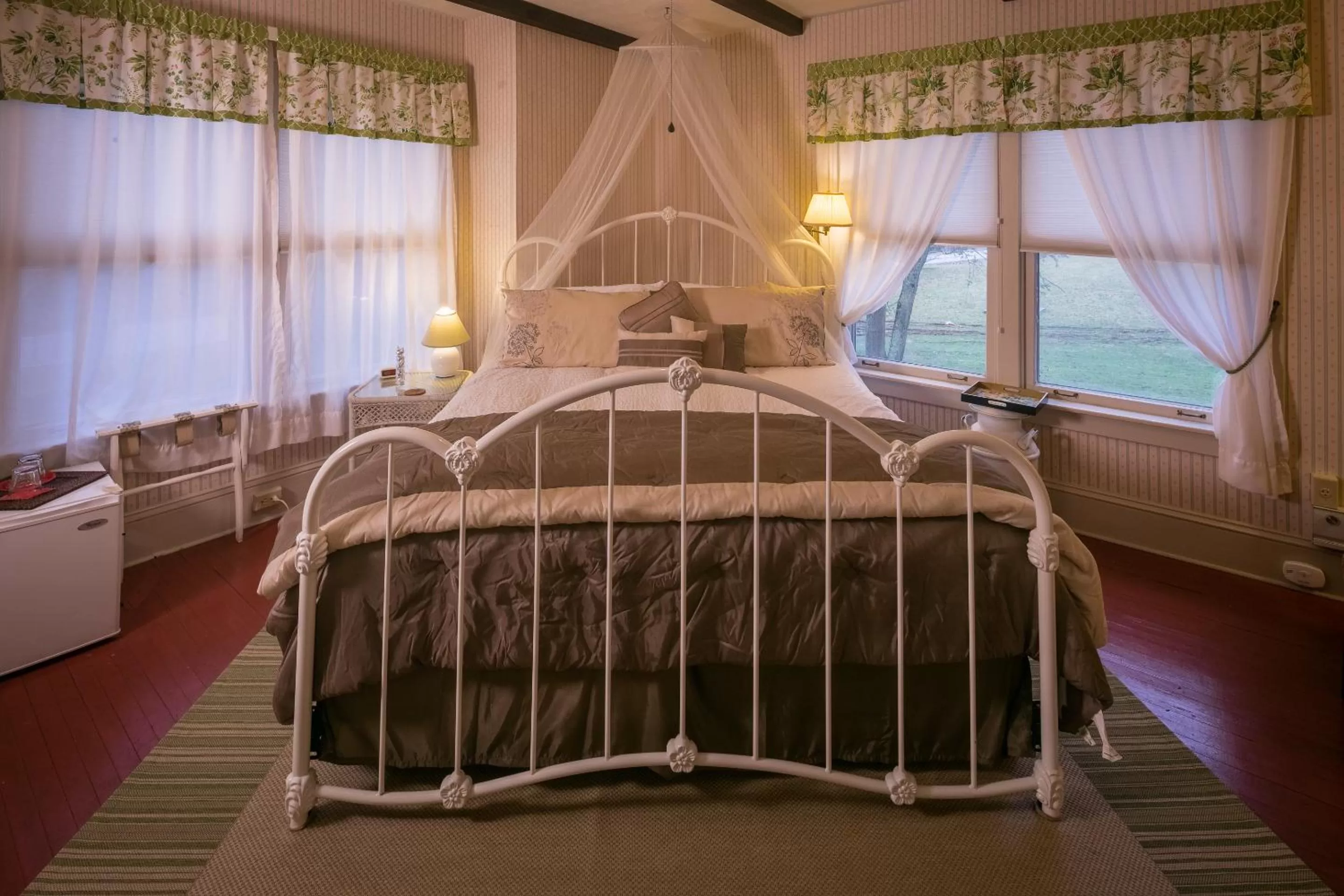 Bed in Taylor House Inn