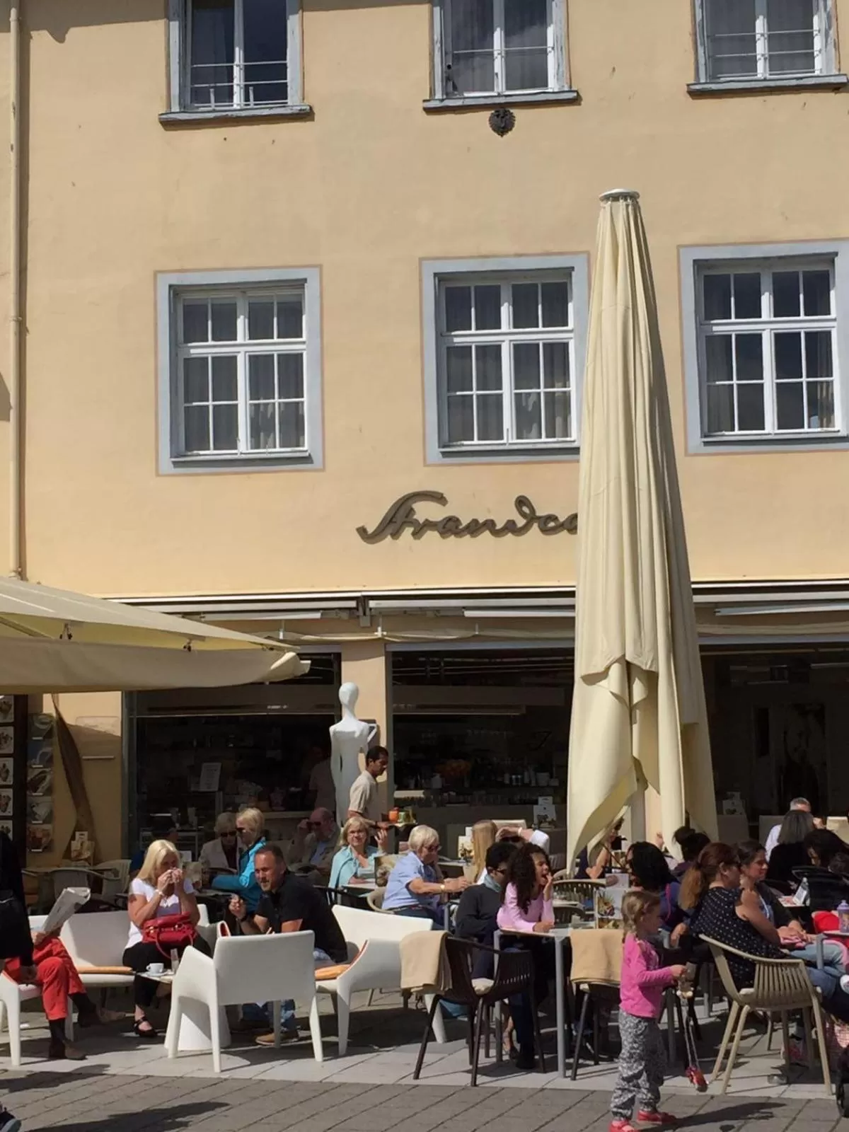 group of guests in Hotel Strandcafé Dischinger
