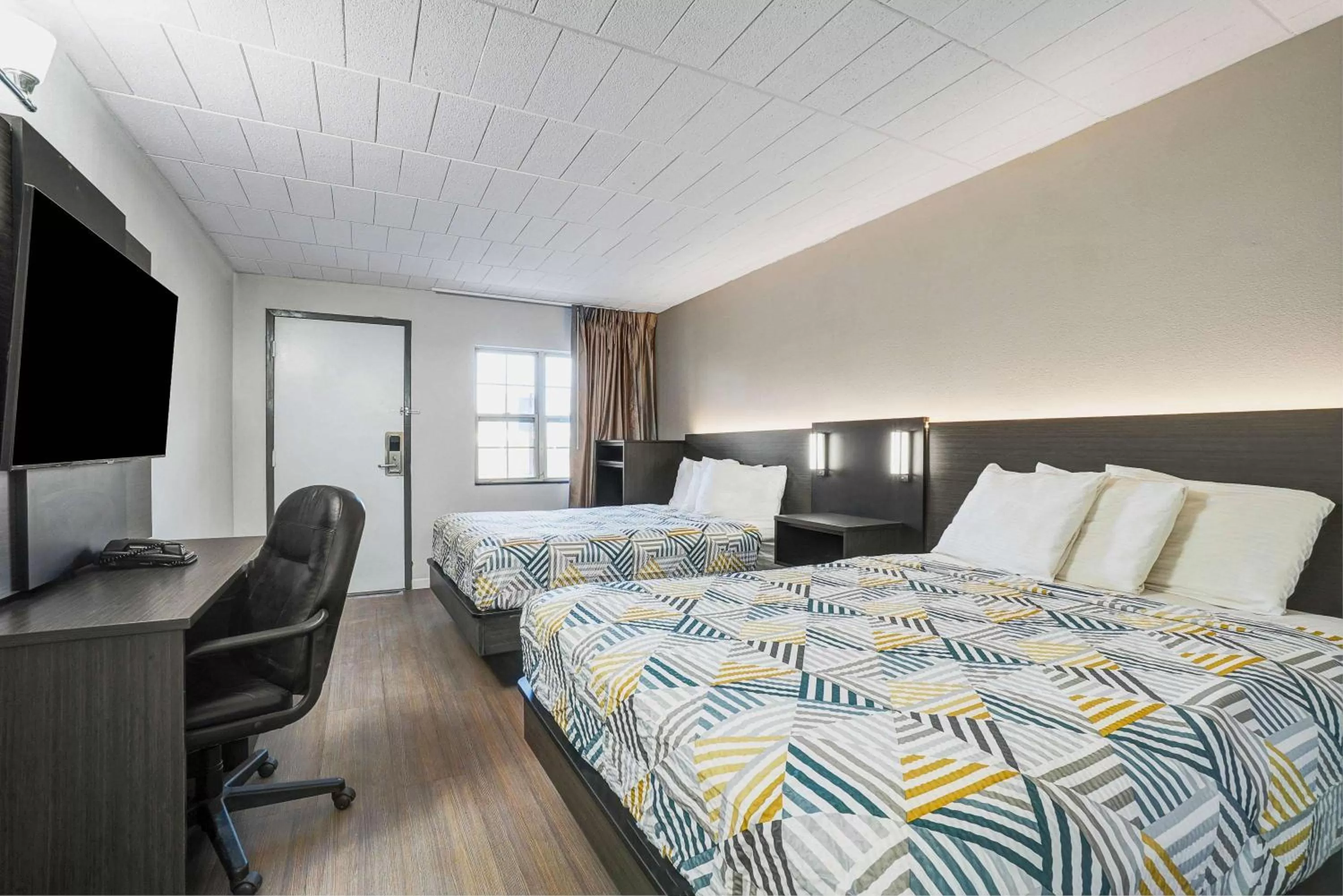 Photo of the whole room, Bed in Motel 6 Carlisle, PA - Cumberland Valley