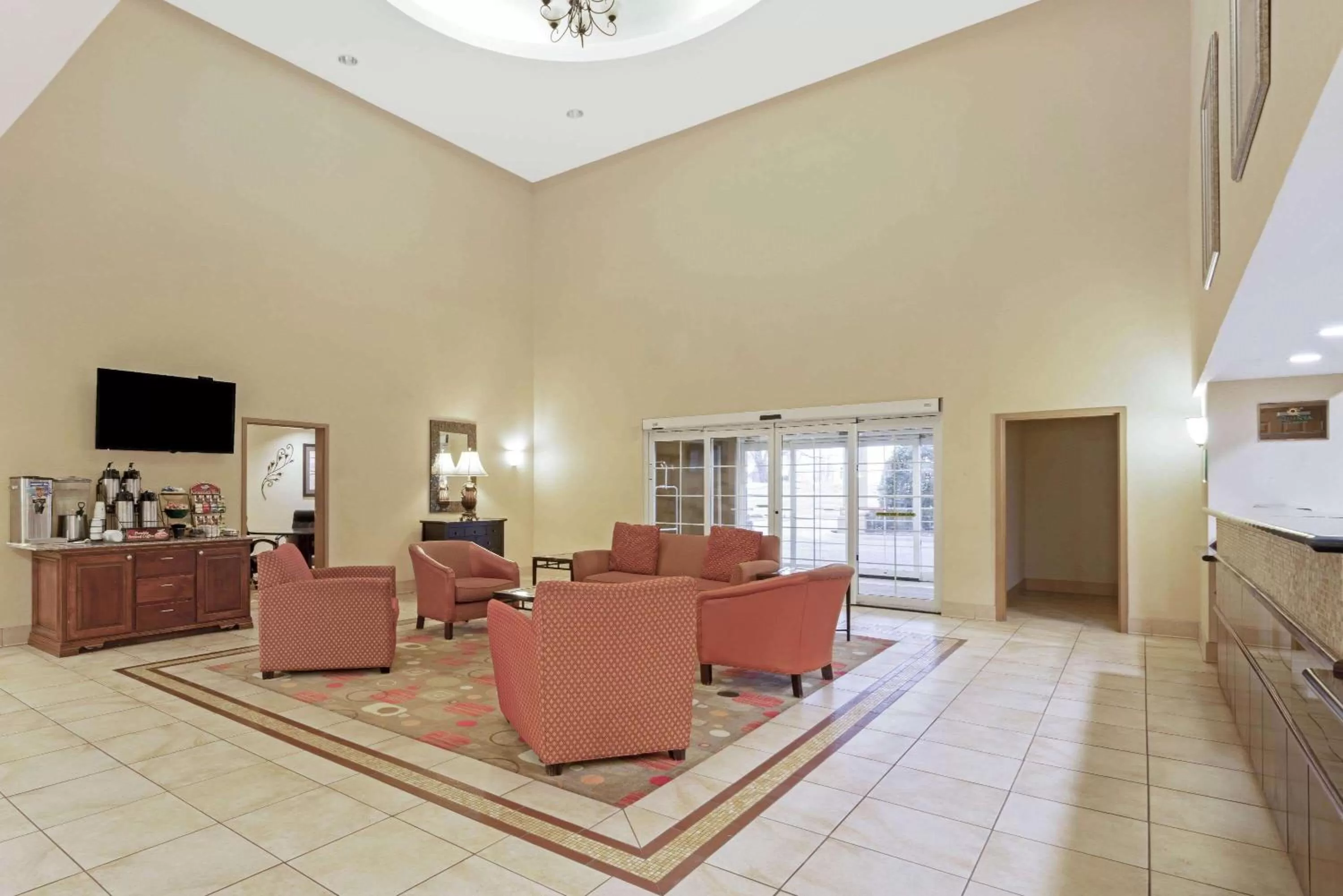 Lobby or reception in La Quinta by Wyndham Stillwater -University Area