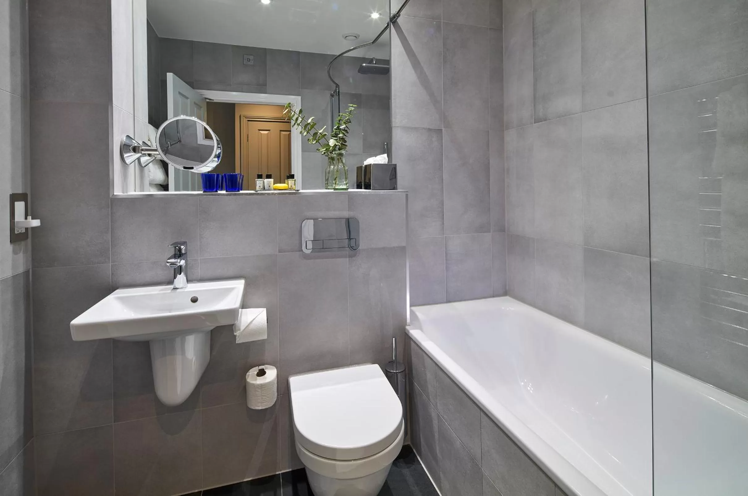 Shower in Mandolay Hotel Guildford