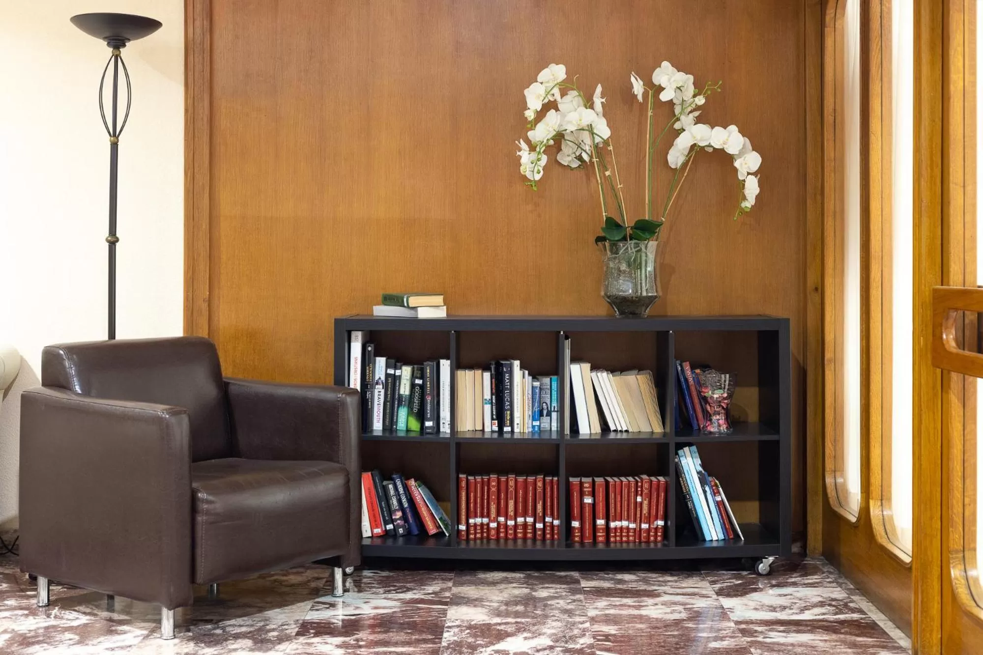 Library in Hotel Leuka