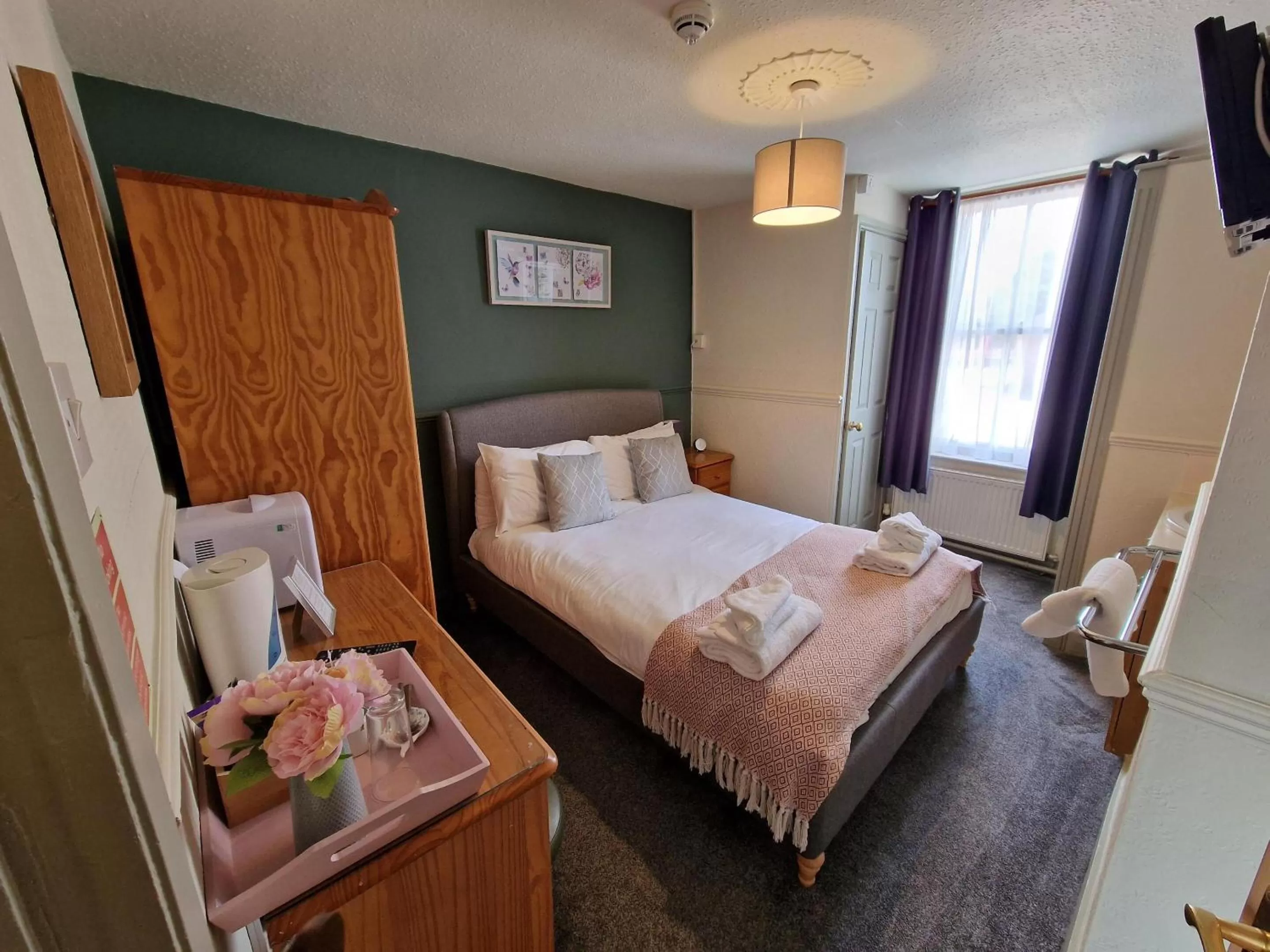 Small Double Room in The Foresters Arms