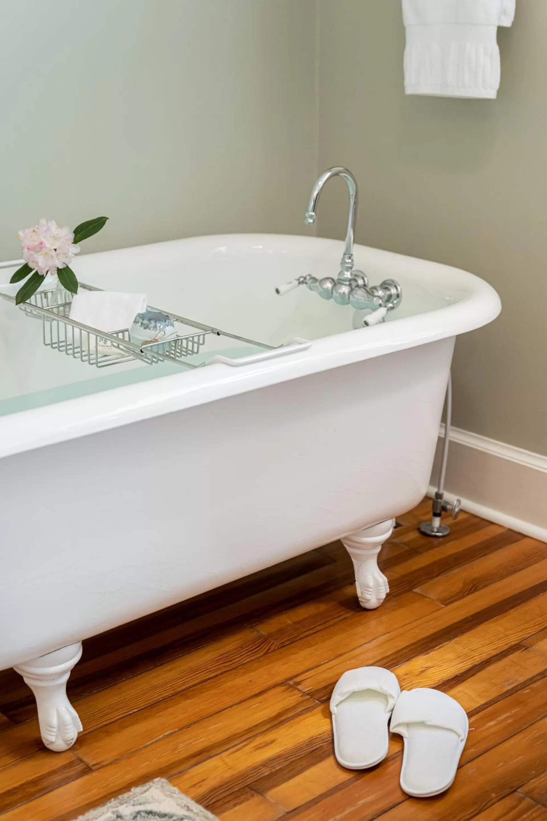 Bath in Pinecrest Bed & Breakfast