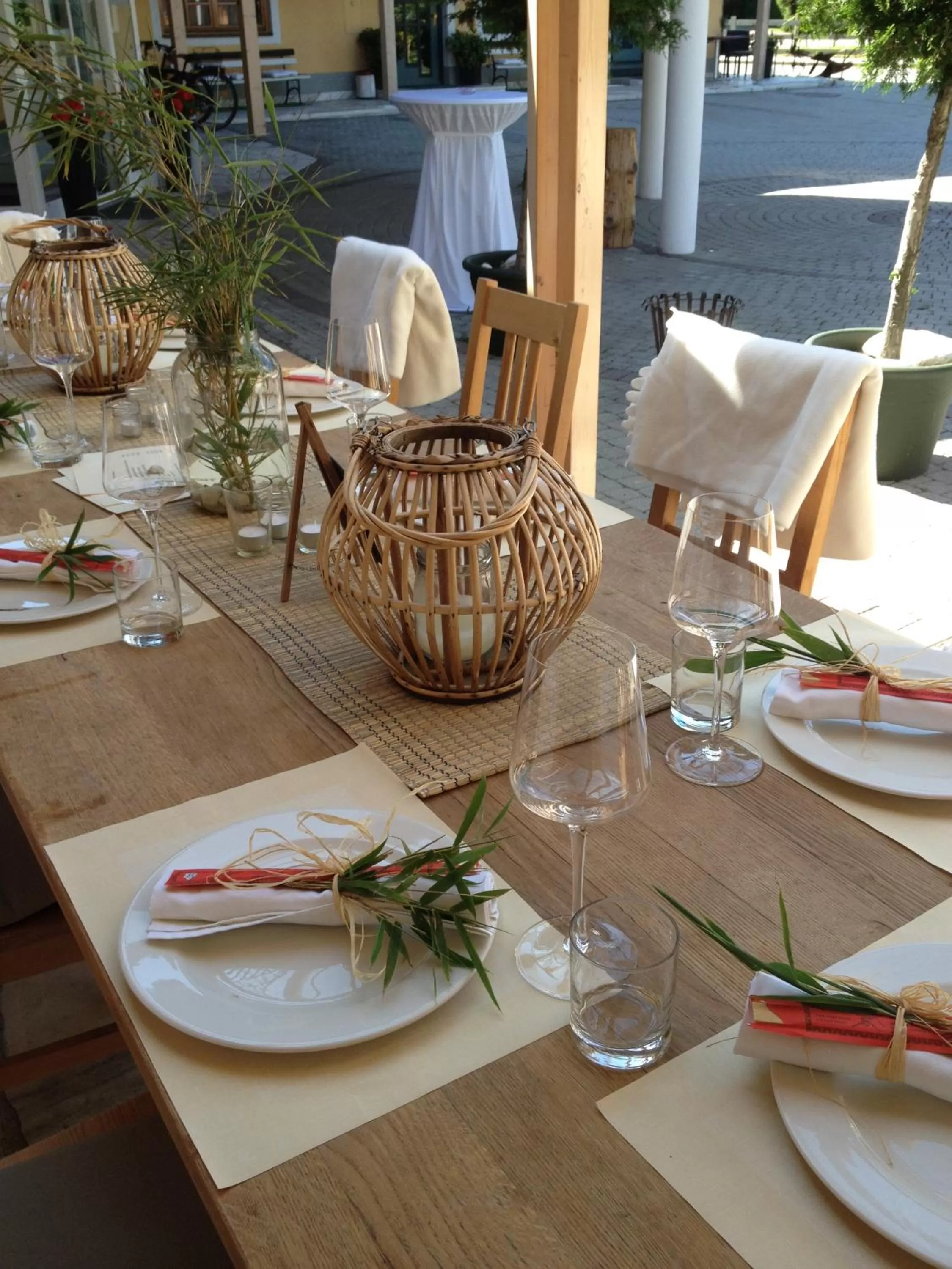 Restaurant/places to eat in Scheffer's Hotel