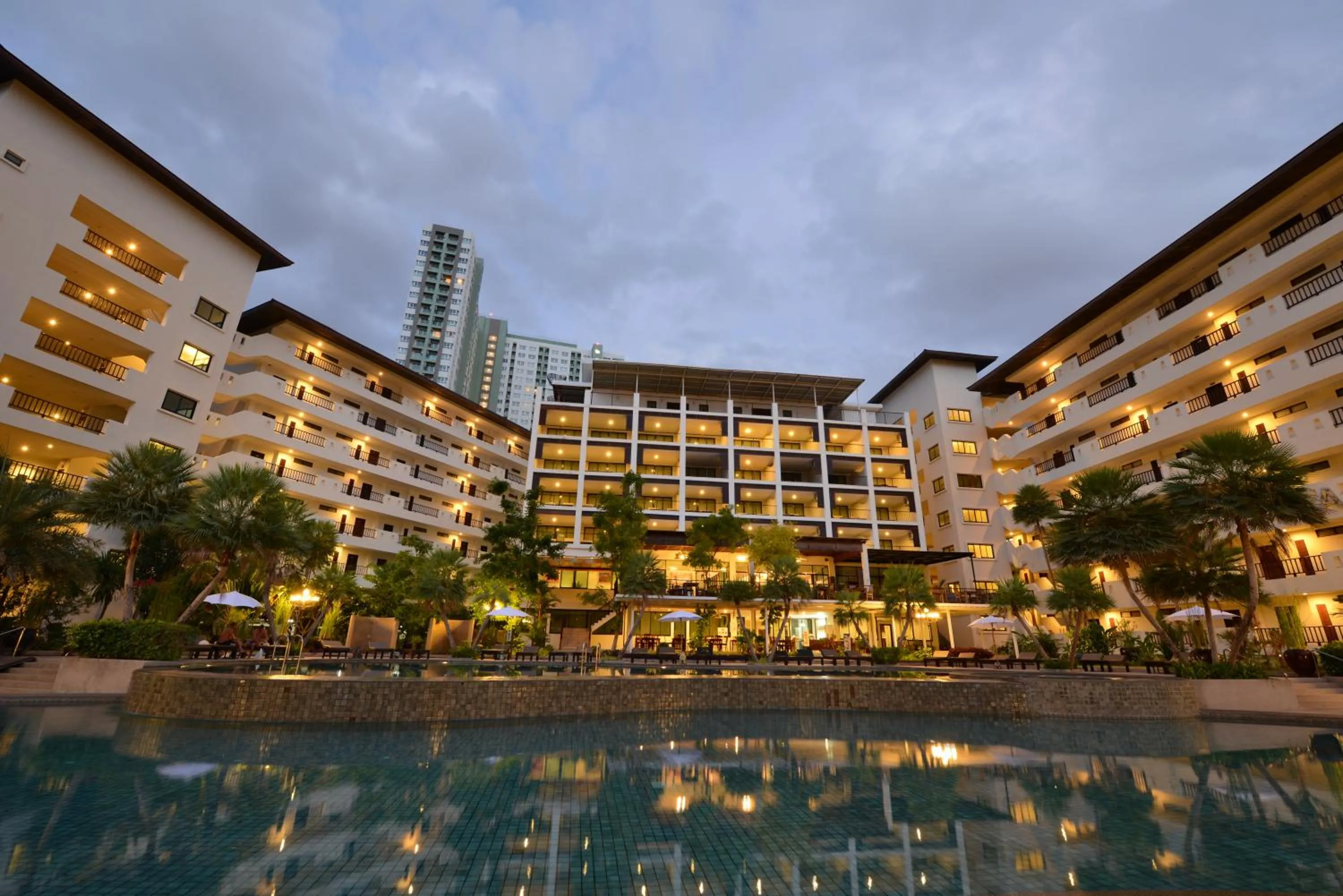 Swimming pool in Wongamat Privacy Residence, Pattaya