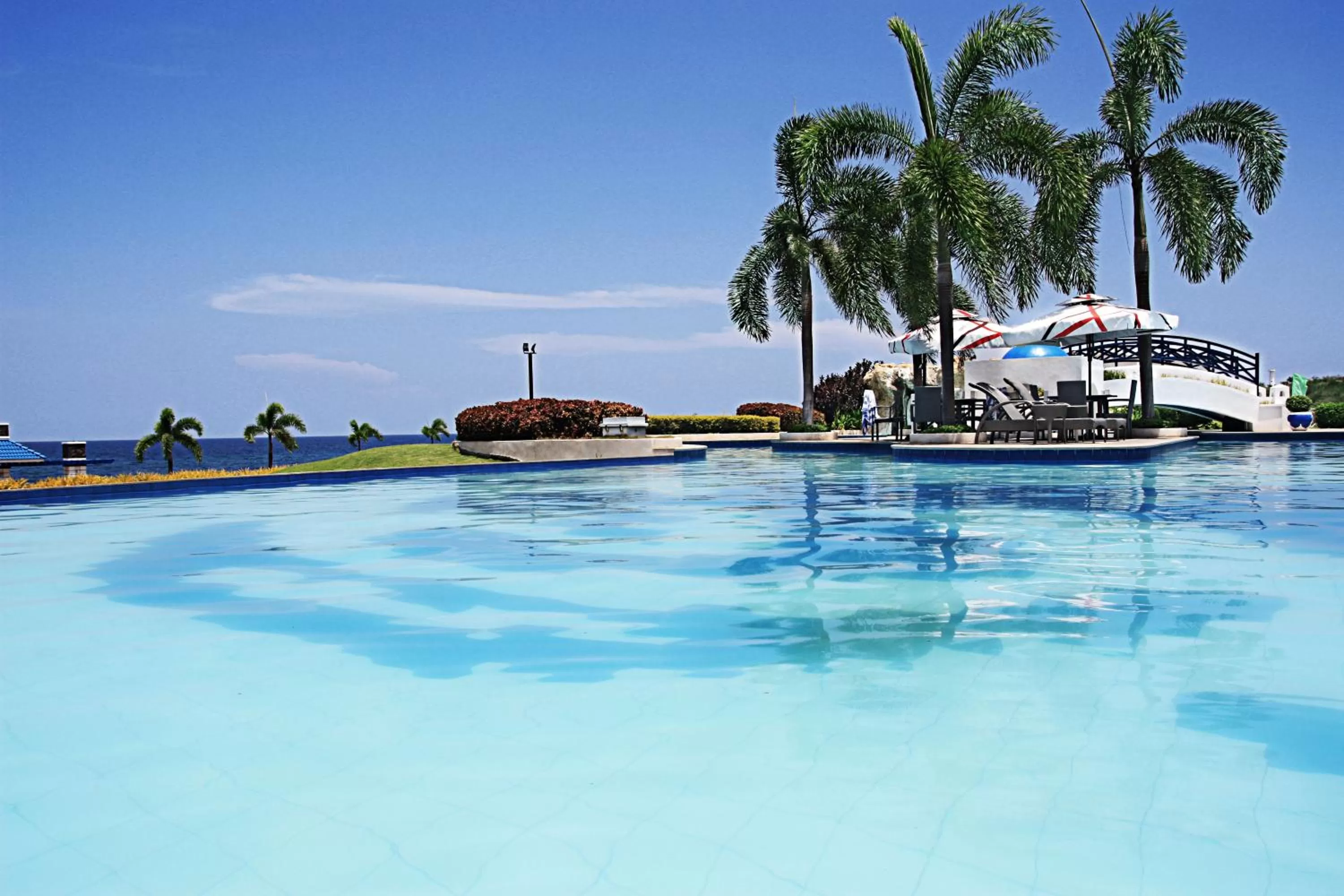 Swimming pool in Thunderbird Resorts - Poro Point