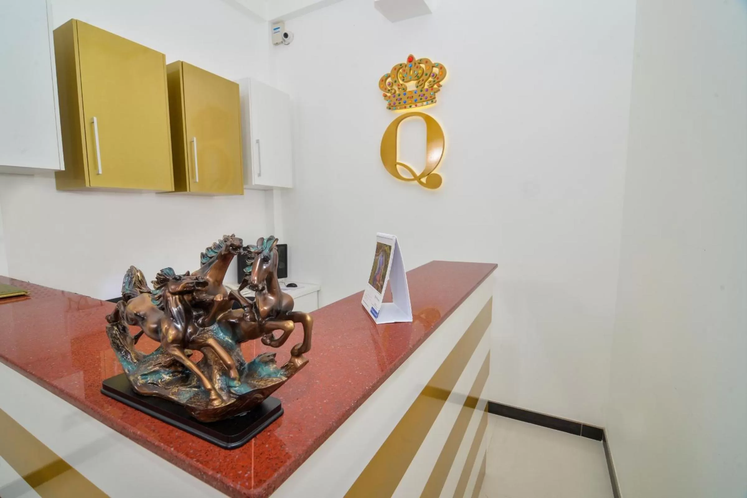 Lobby or reception, Kitchen/Kitchenette in Negombo New Queen's Palace