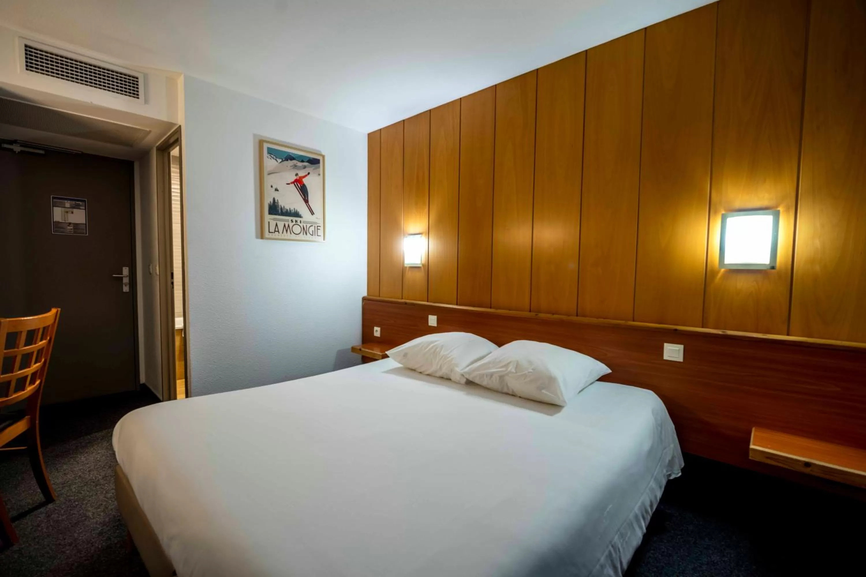 Superior Double Room in Ostal Pau Universite - Sure Hotel Collection by Best Western