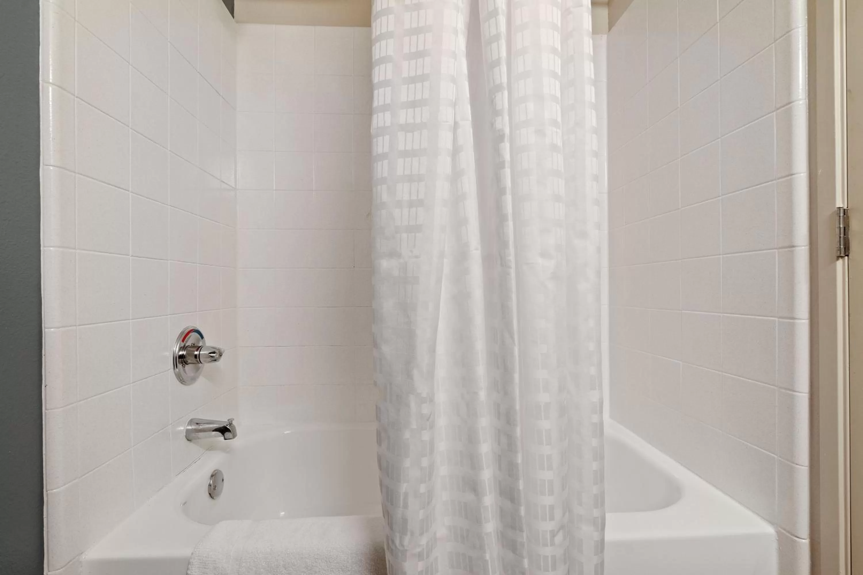 Bathroom in Extended Stay America Suites - Seattle - Redmond