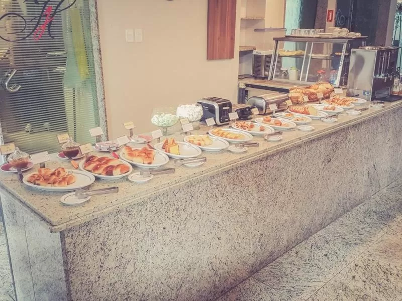 Restaurant/places to eat, Food in Jardim Hotel